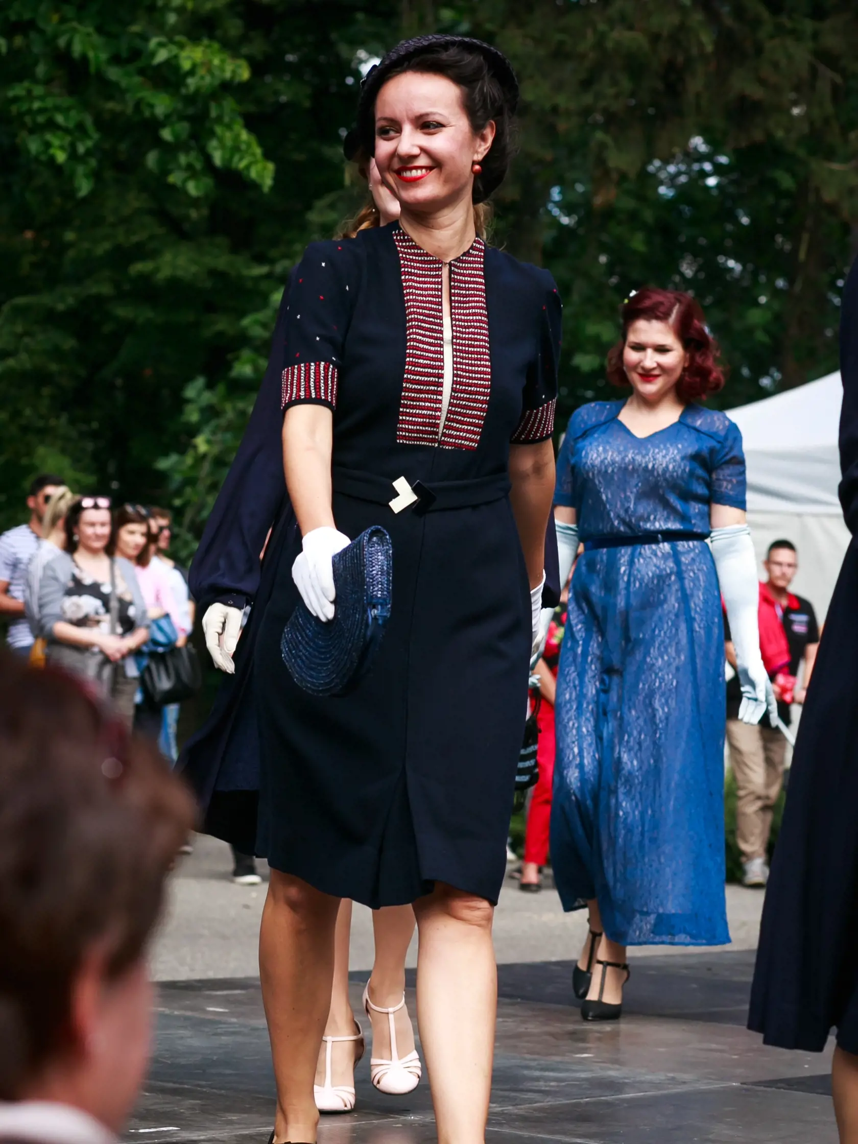 Elegancia na prvom mieste: Nesmeli chýbať rukavičky a pokrývka hlavy.