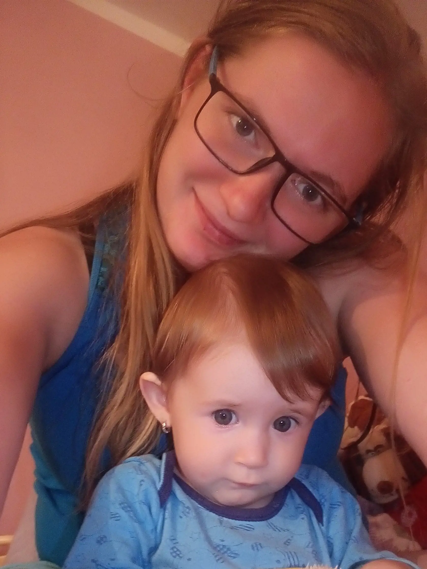 No aj napriek tomu bolo dievčatko po celý čas veľmi pozitívne. „Eliška si povedala, že je zdravá a nič zlé si ani na sekundu nepripustila. Všetko zvládala lepšie ako ja. Práve jej optimizmus jej v liečbe nesmierne pomohol,“ poznamenáva mamina. 