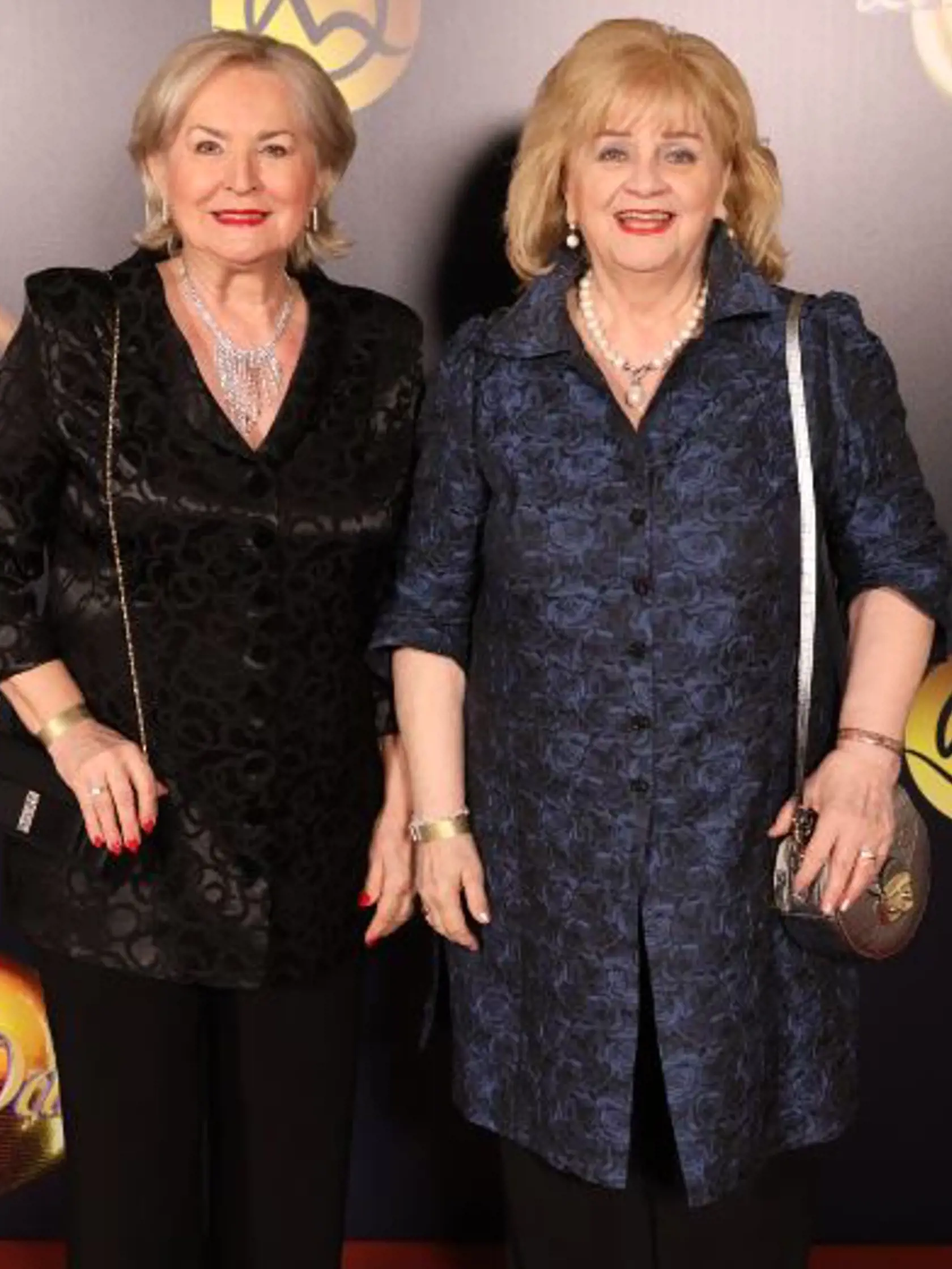 Prenos si opäť nenechali ujsť legendárne hlásateľky Ada Straková a Nora Beňačková.