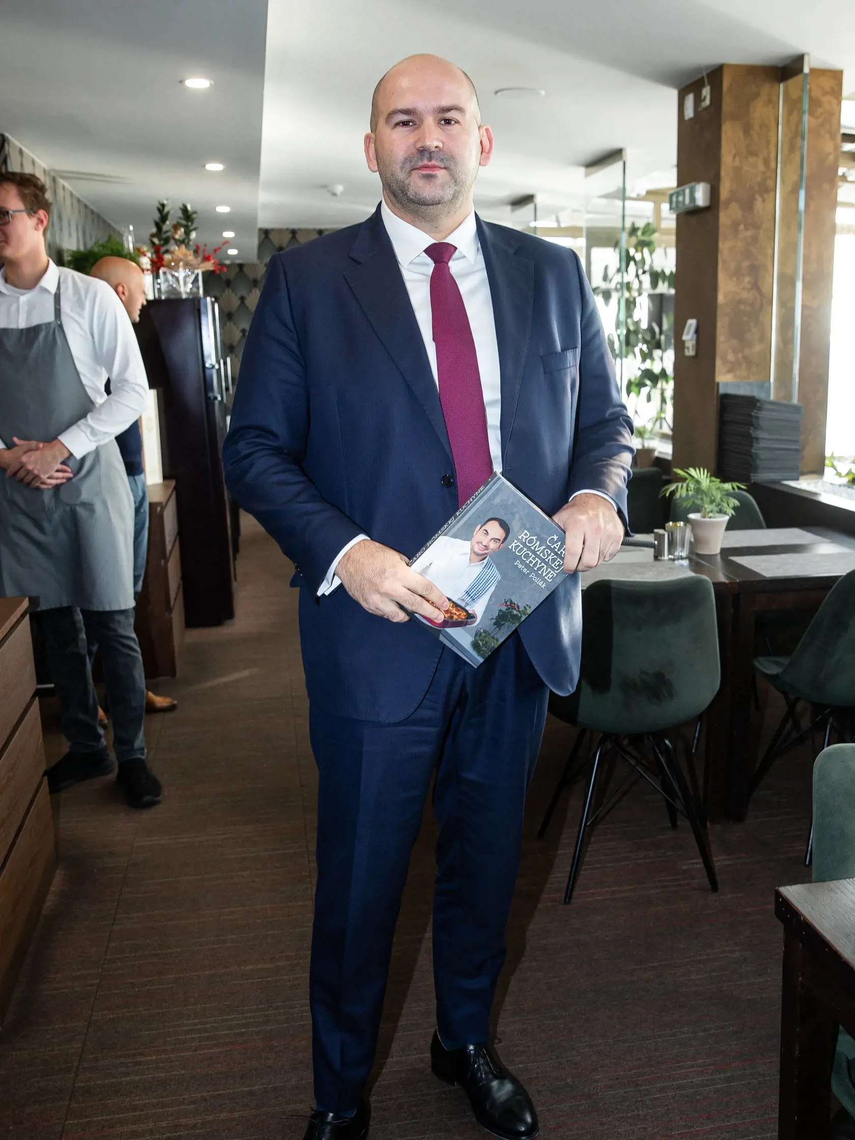 Krst kuchárskej knihy "Čaro rómskej kuchyne" v Bratislave.  Na snímke Peter Pčolinský.