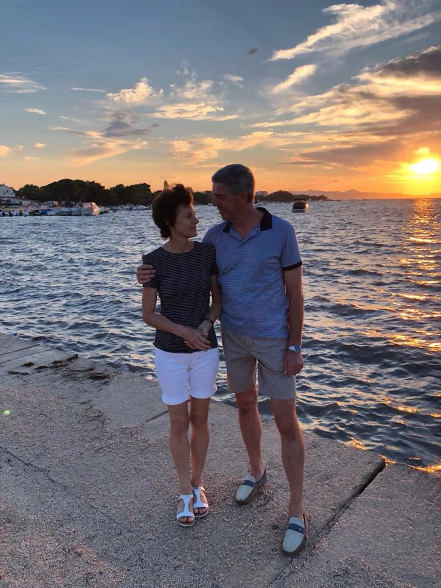 Béla a Gabriela Bugárovci sú zaľúbení aj po 35. rokoch manželstva. Spoločný čas trávia nielen na spoločnej dovolenke v Chorvátsku, ale ich hobby je aj starostlivosť o záhradu.