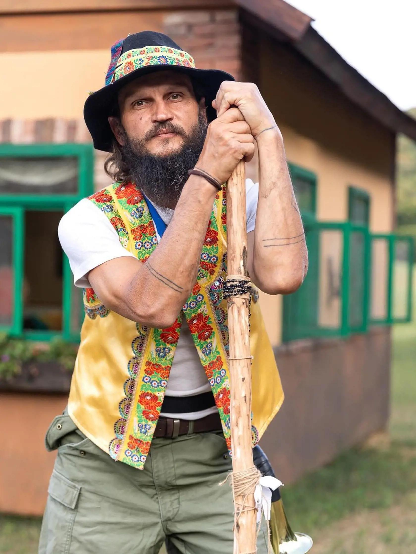 Farmár Hoku. Vlastným menom Miroslav Nezdoba.