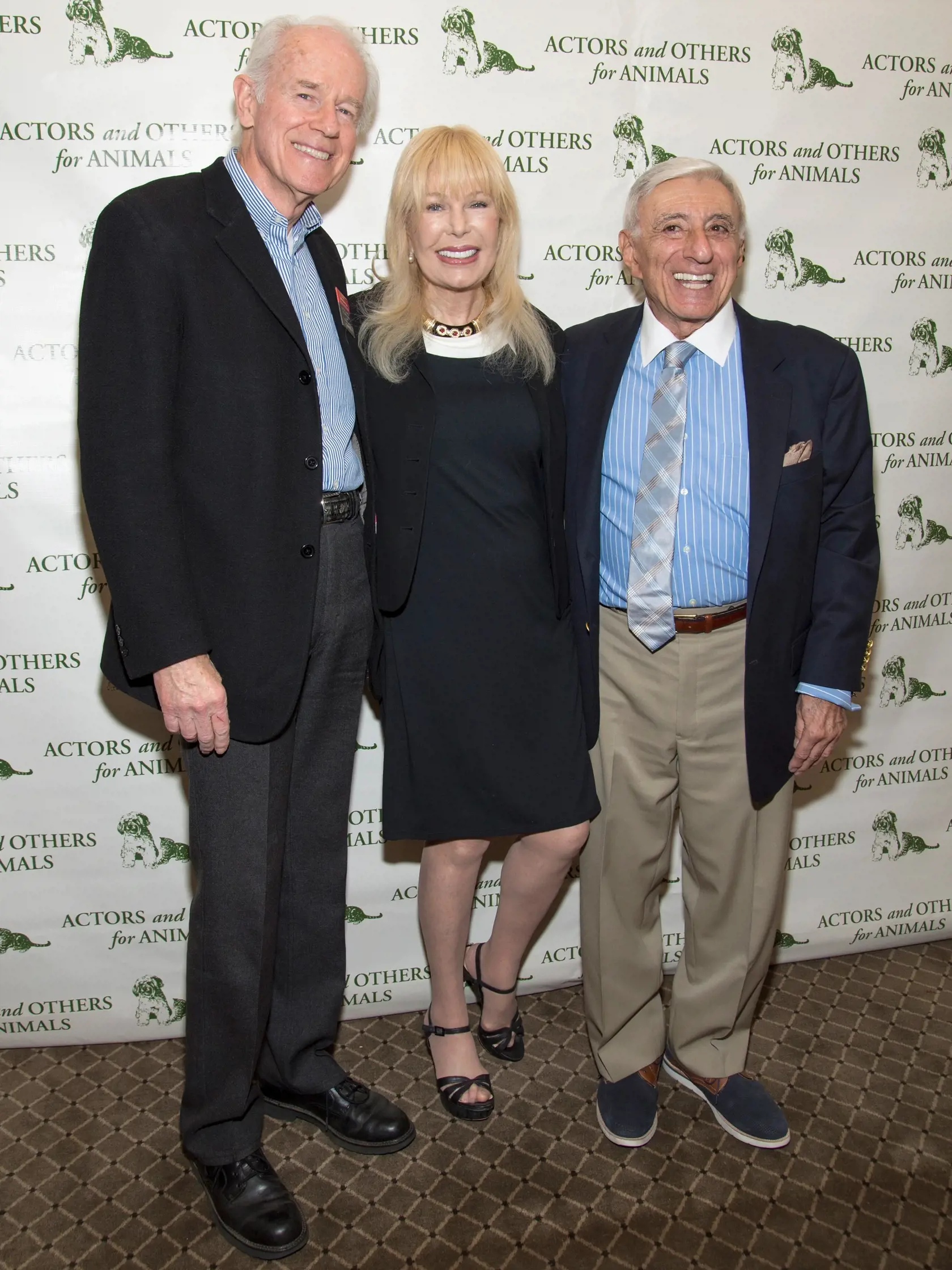 Mike Farrell alias „BJ“, „Klinger“ Jamie Farr (86) a Loretta Swit (83), Aldova seriálová kolegyňa, „šťabajzna“ Houlihanová.