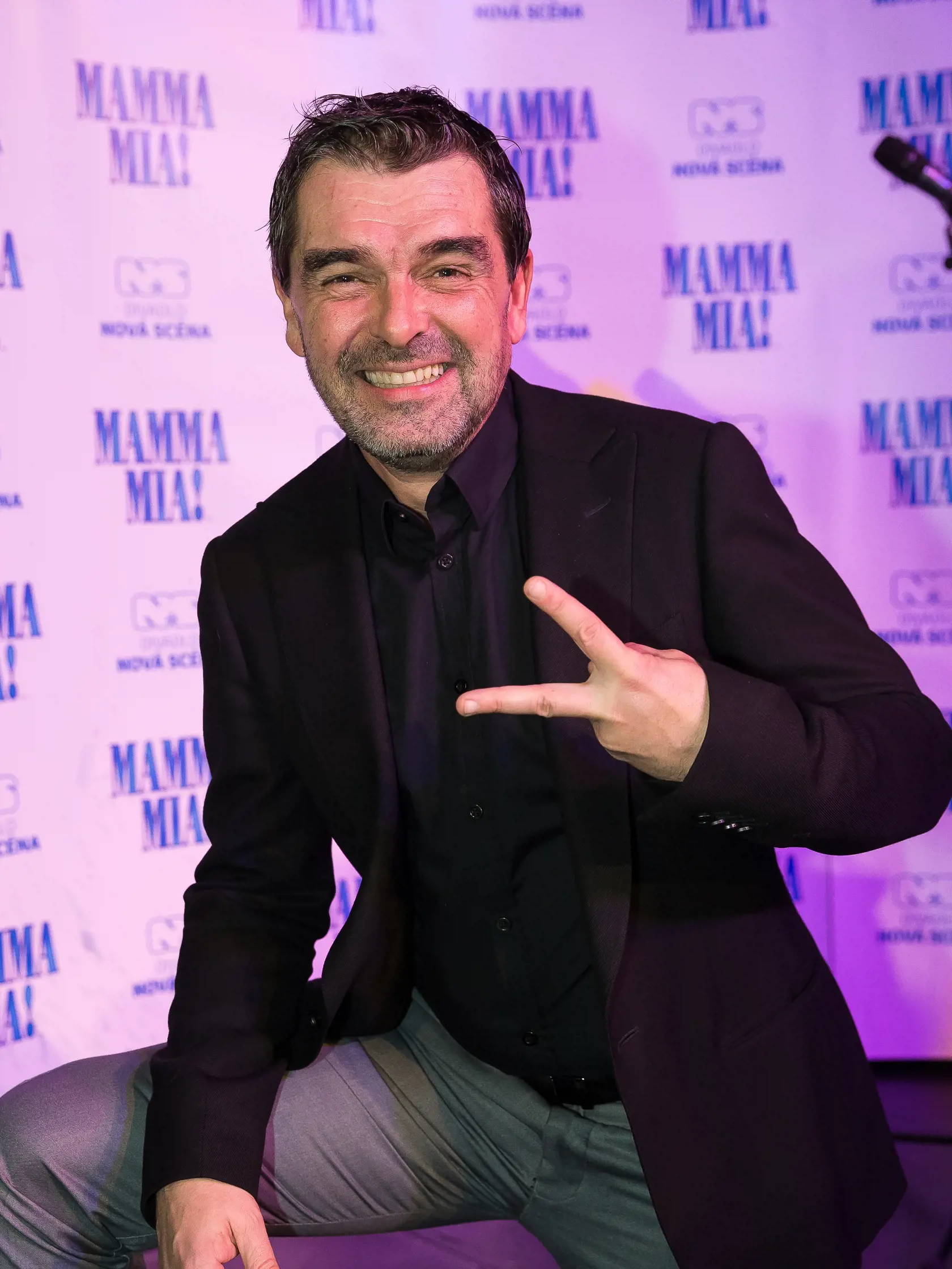 Premiéra muzikálu Mamma Mia na doskách divadla Nová Scéna. Na snímke Peter Kočiš