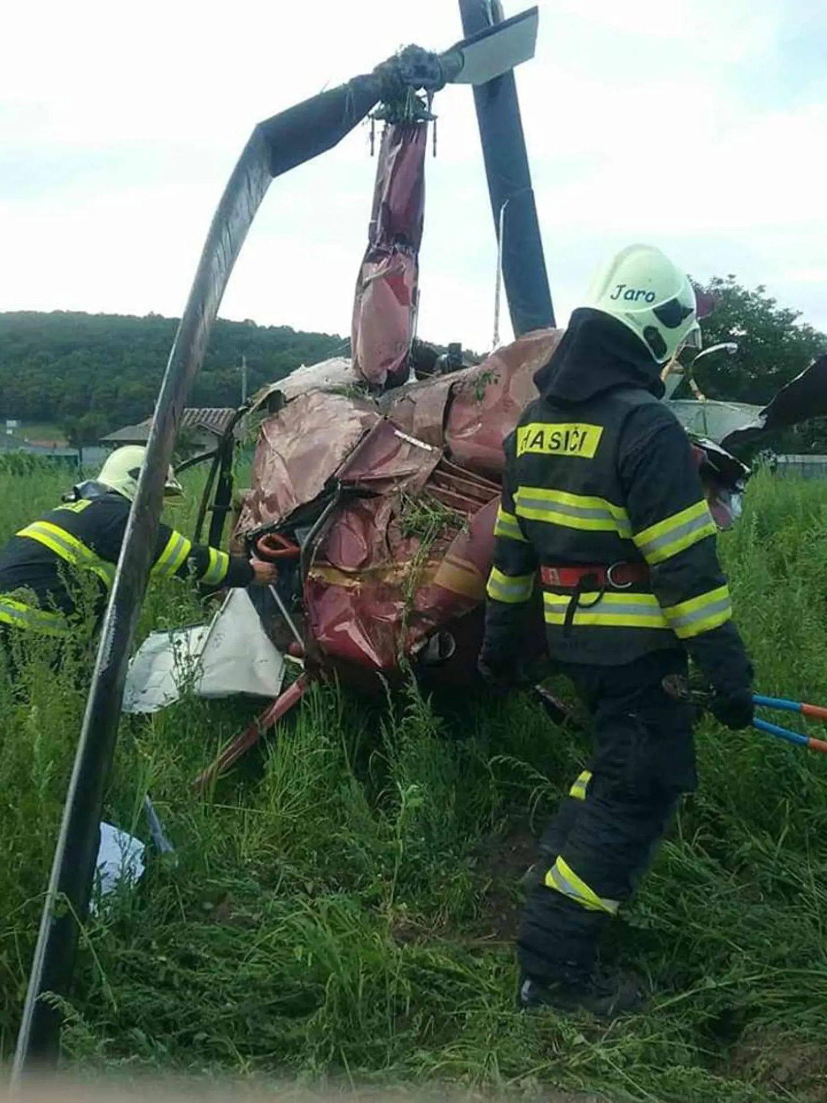 Zábery z tragickej nehody  civilného vrtuľníka.