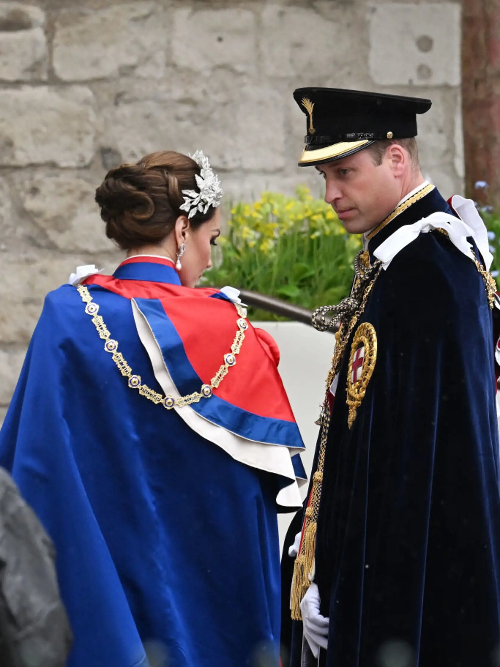Kate prichádza na korunováciu.