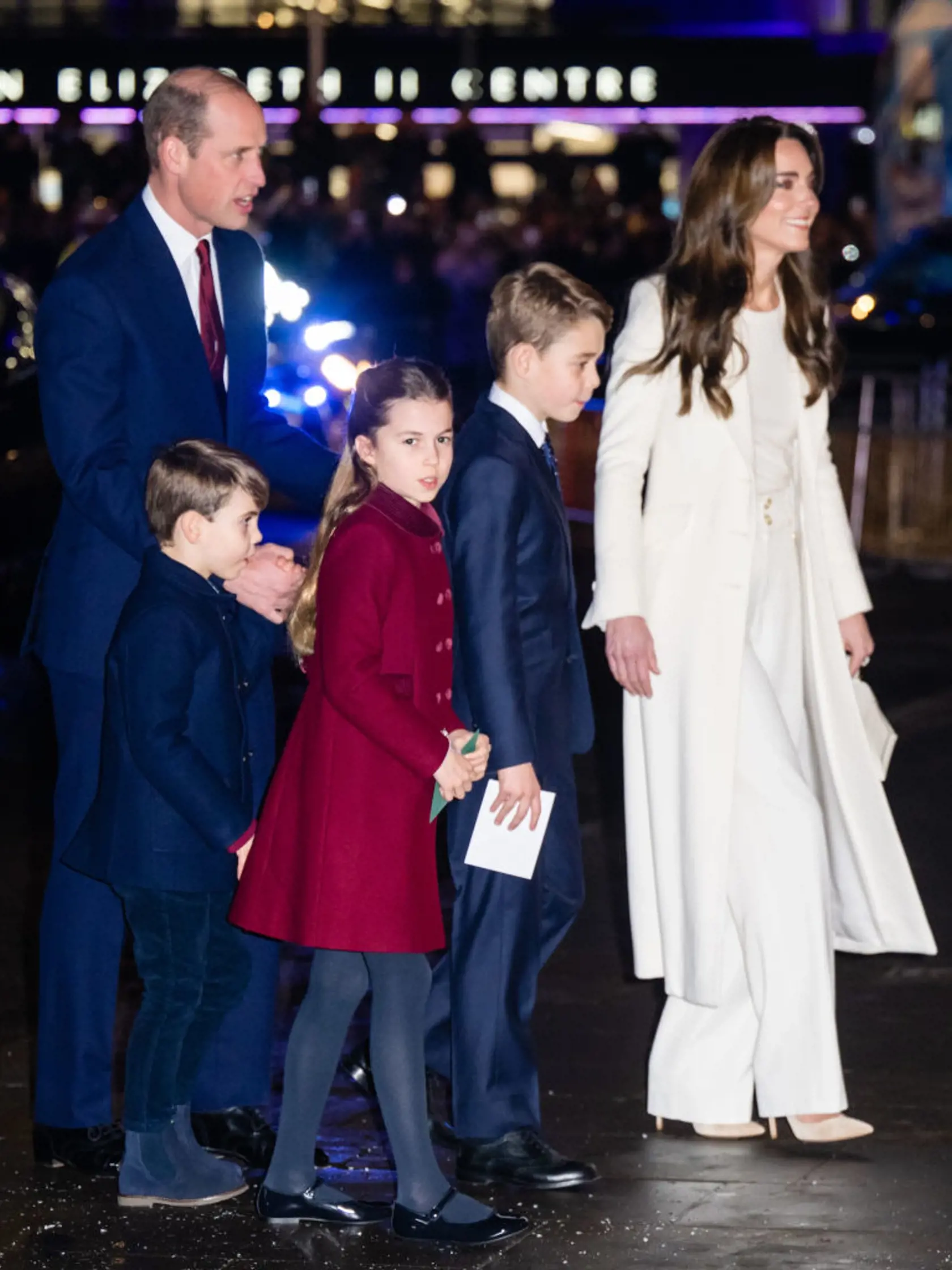 Princená Kate a princ William s deťmi, princom Georgom, princeznou Charlotte a princom Louisom na koncerte vianočných kolied vo Westminsterskom opátstve.