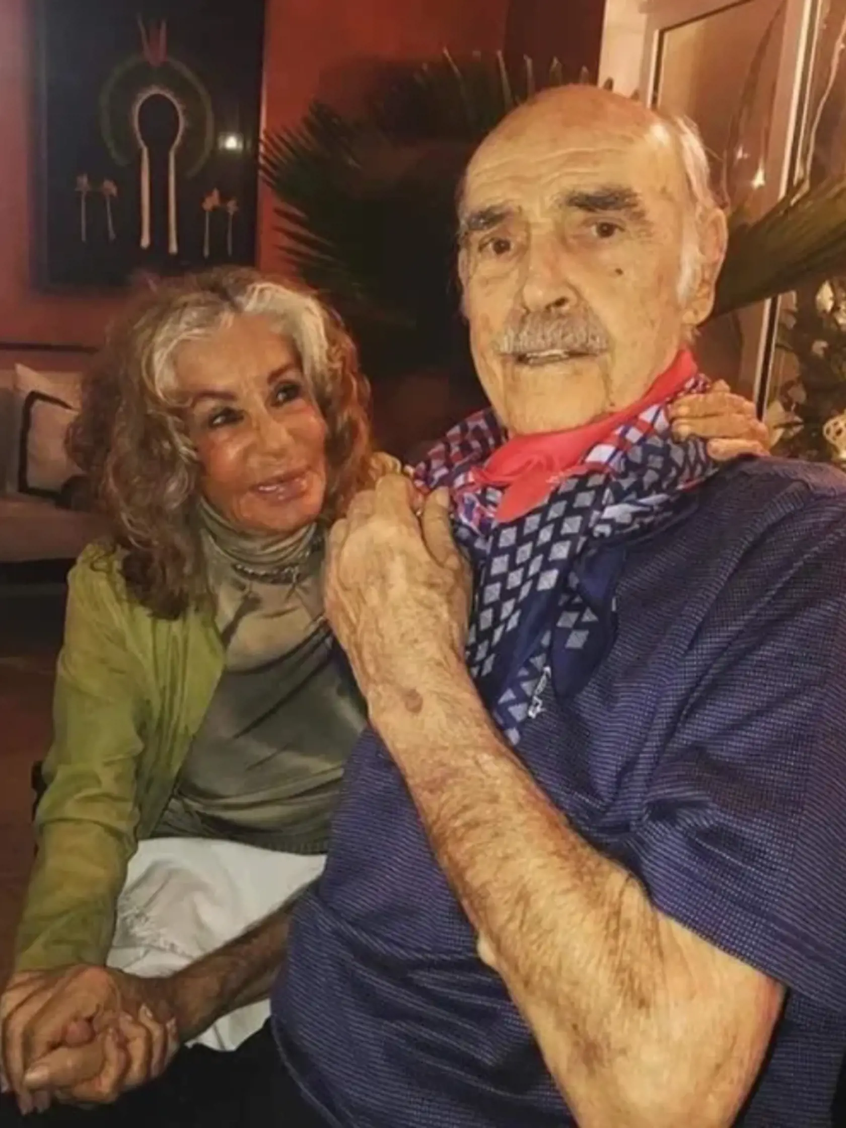 Za svoj život sa oženil len dvakrát a so svojou druhou manželkou Micheline Roquebrune je šťastne ženatý už 45 rokov.