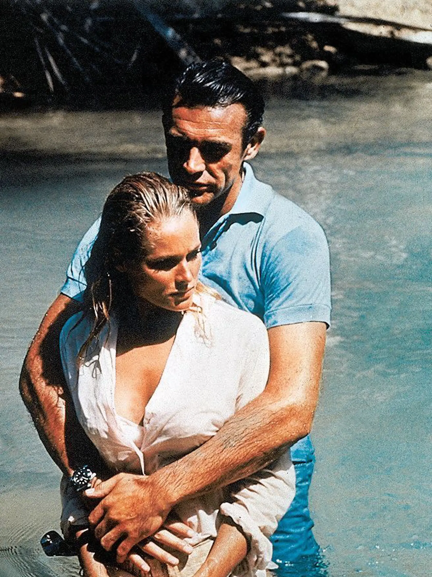 Sean Connery a Ursula Andress v „klasickej“ bondovke Dr. No, ktorá sa nakrúcala ešte podľa literárnej predlohy Iana Flemminga.