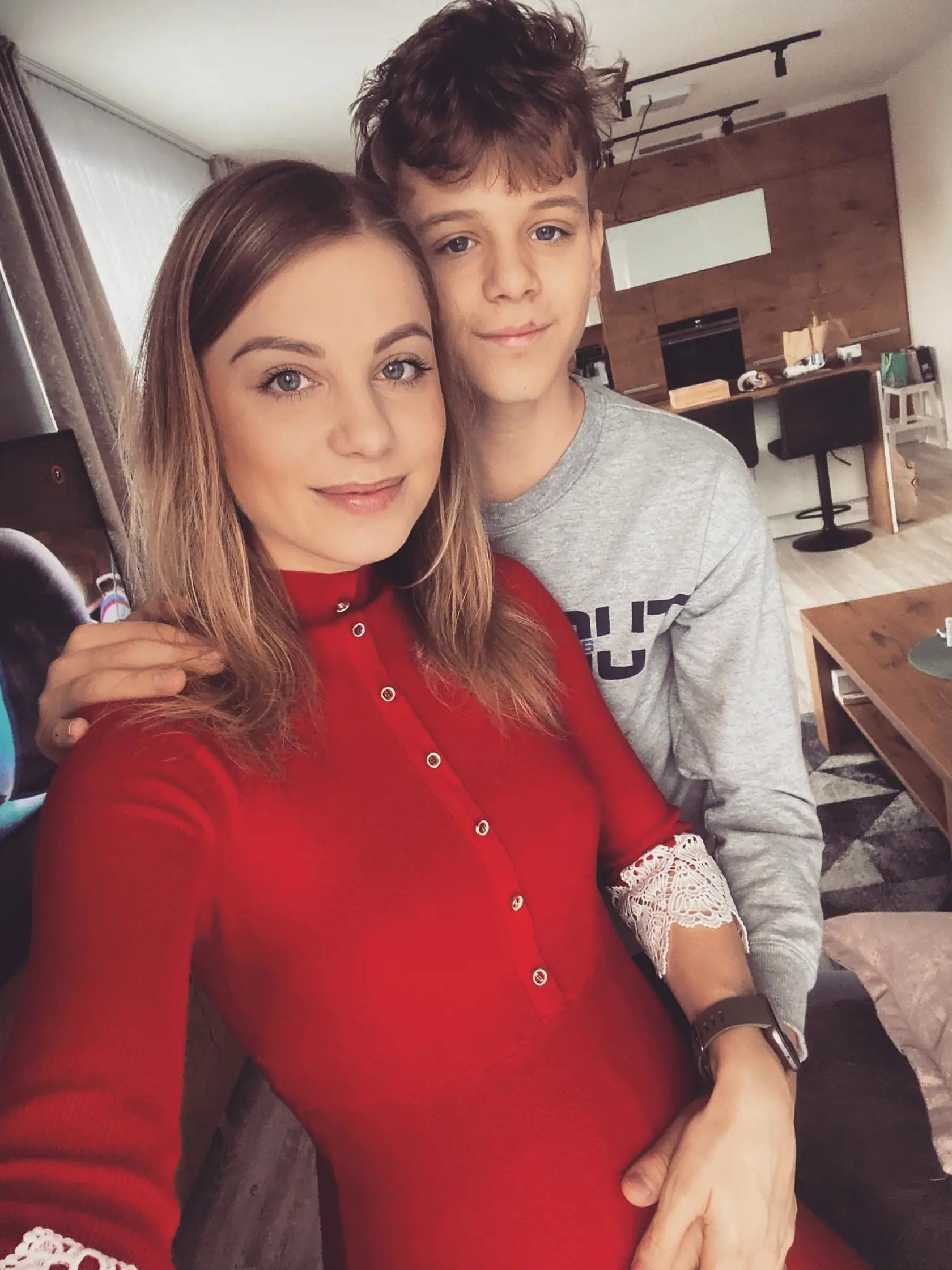 Dominikin brat Samko si synovca doslova vymodlil.