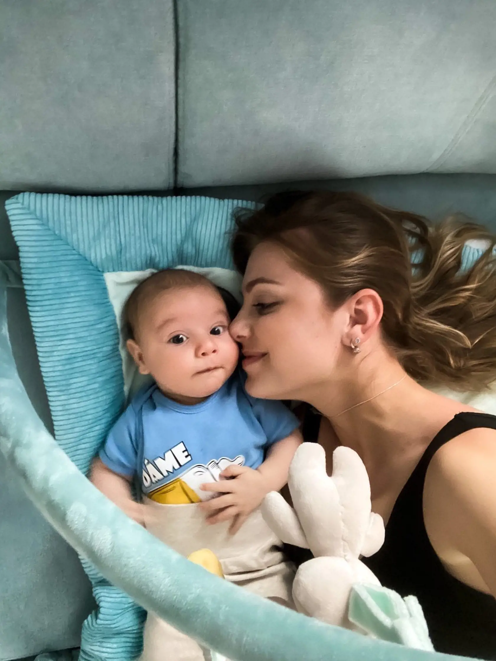 Dominika miluje bábätkovskú vôňu svojho synčeka.