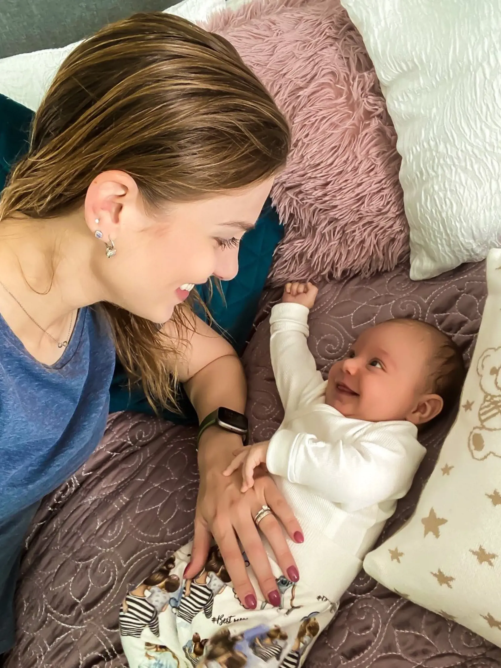Dominika miluje bábätkovskú vôňu svojho synčeka.