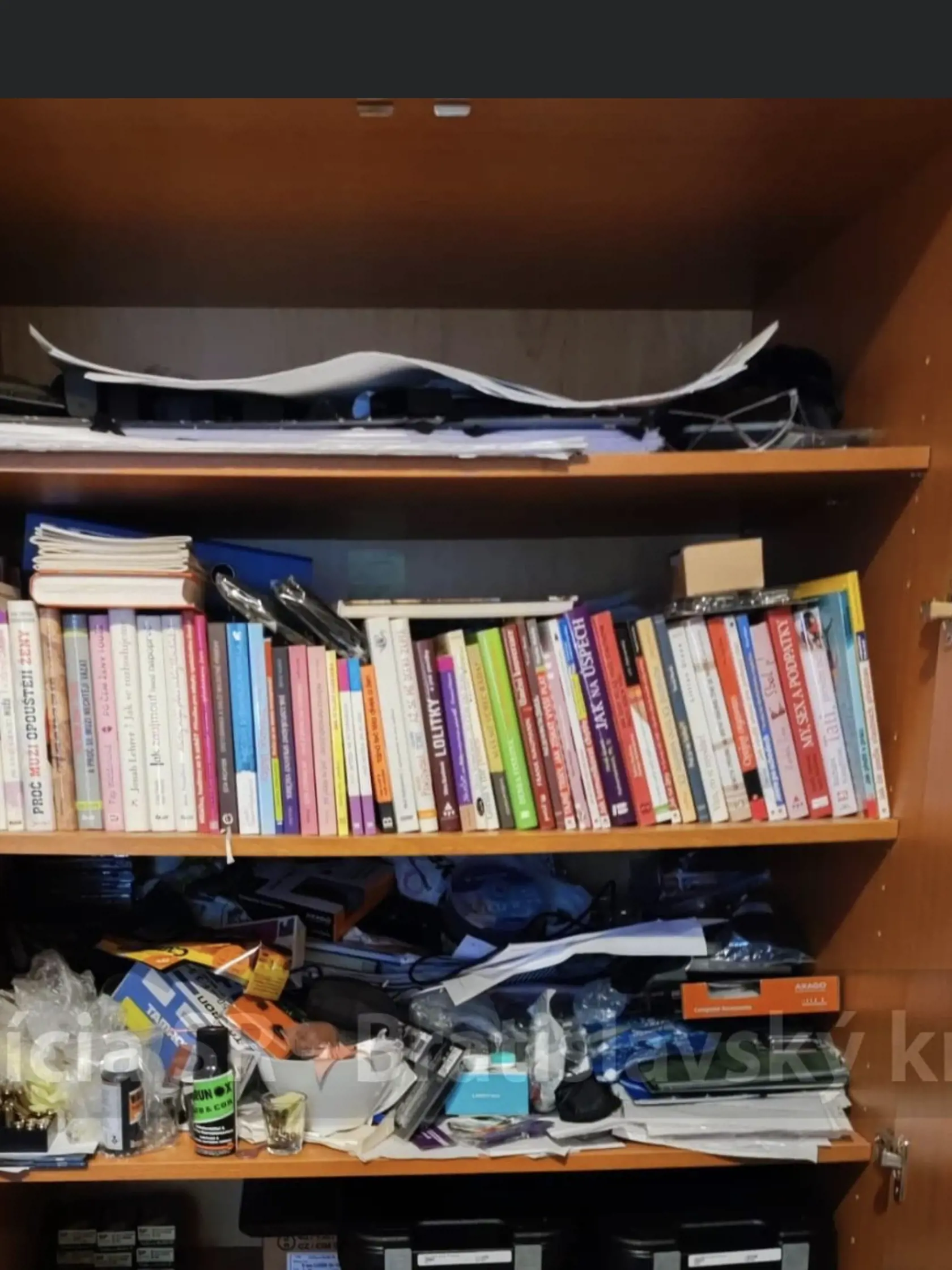 Vrah Vladimír (†34) bol milovníkom nielen zbraní a kriminalistickej literatúry, ale aj knihy so zaujímavým obsahom. Mnohé z nich sa venujú vzťahovým problémom medzi mužom a ženou, medzi nimi mal aj knihu s názvom Lolitky.