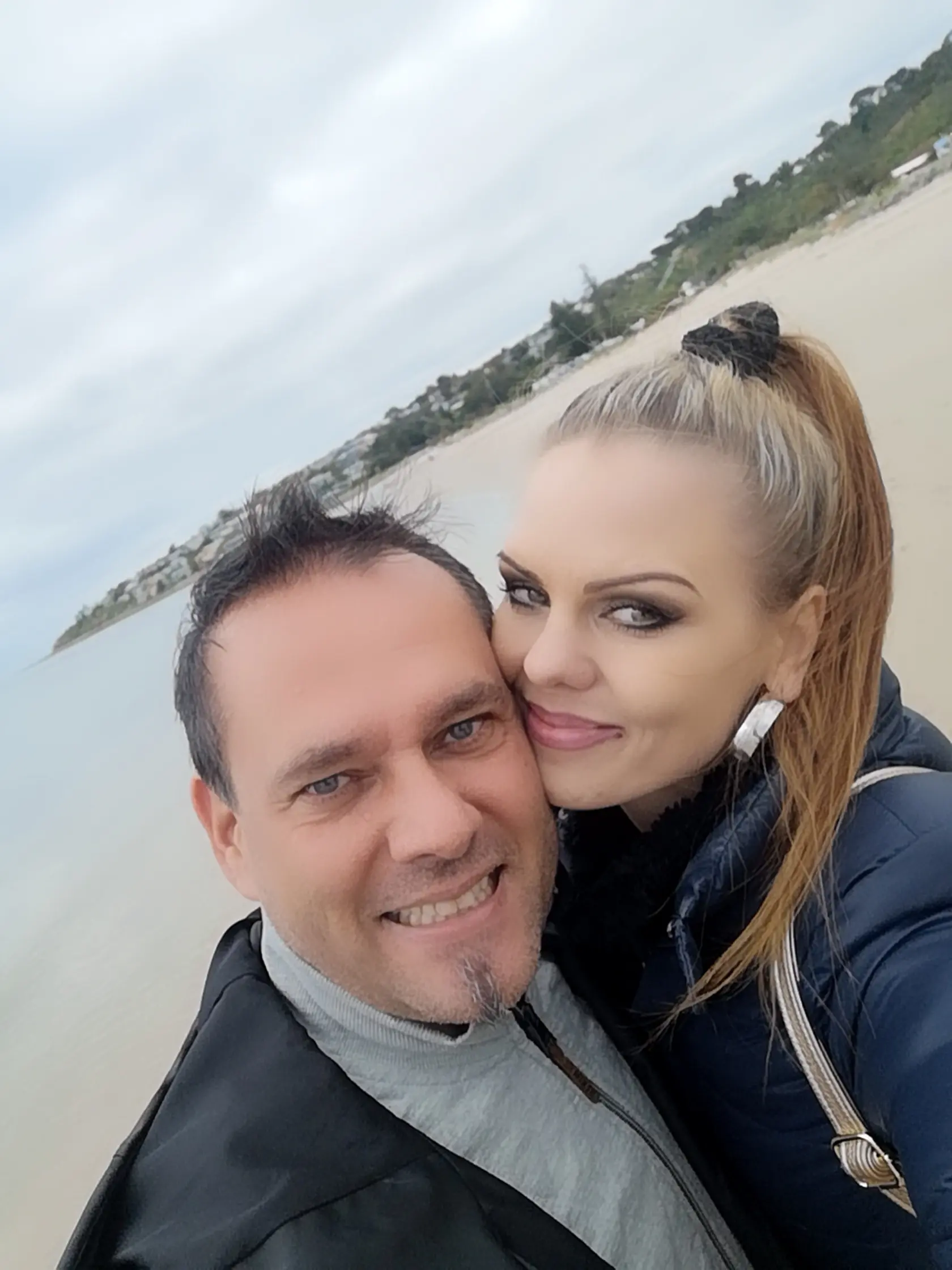 Spevák z La Gioia je už desať rokov ženatý s touto kráskou. (Brali sa 22. marca 2014)