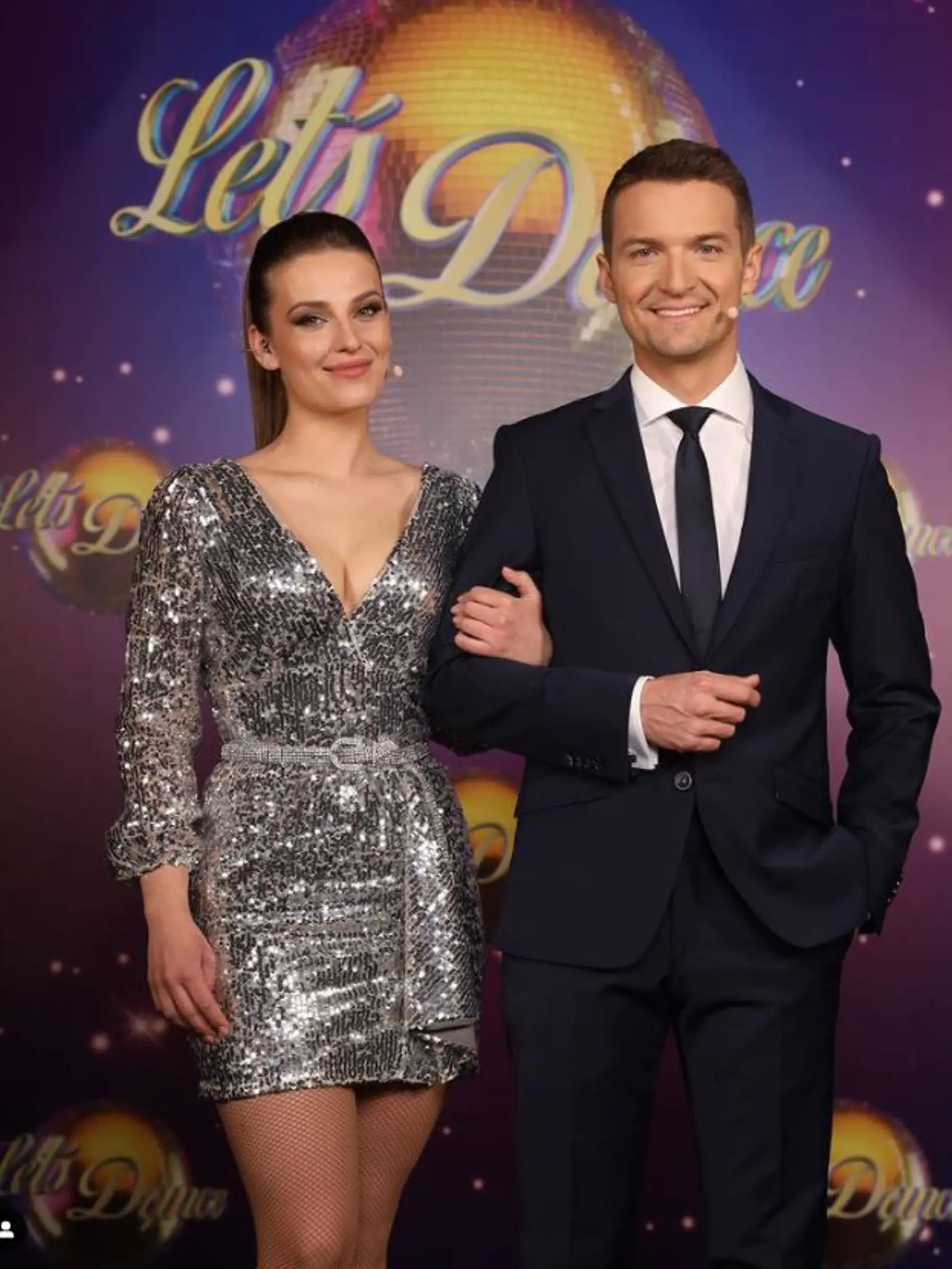 Moderátori Let's Dance Martina Zábranská a Viktor Vinzce.