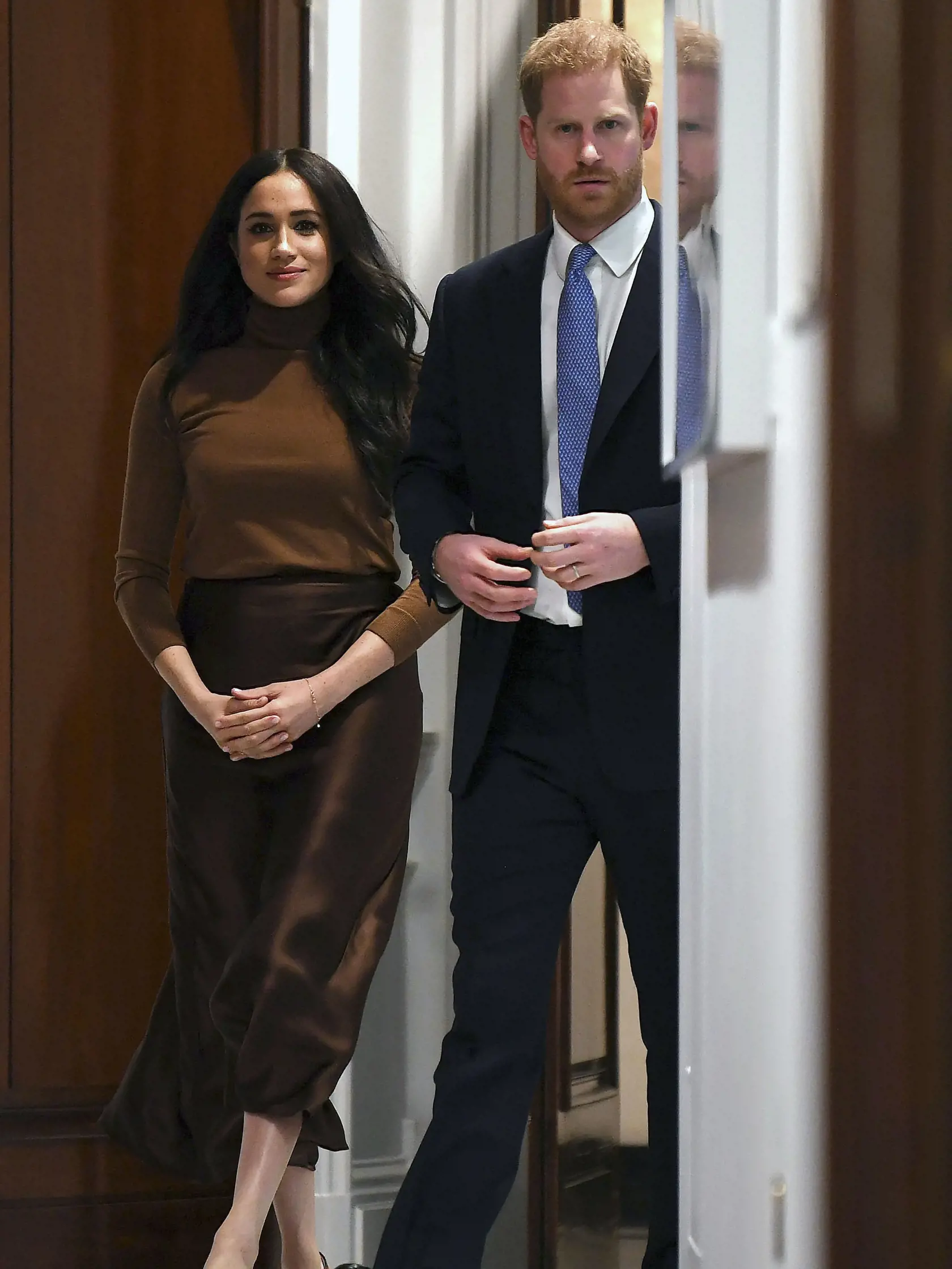 Prvé kráľovské povinnosti Meghan a princa Harryho v tomto roku. Spoločne navštívili Kanadský dom v Londýne. Práve v Kanade trávili ako rodina vianočné sviatky. Reč tela vojvodkyne a vojvodu zo Sussexu naznačovala, že sú si oporou.