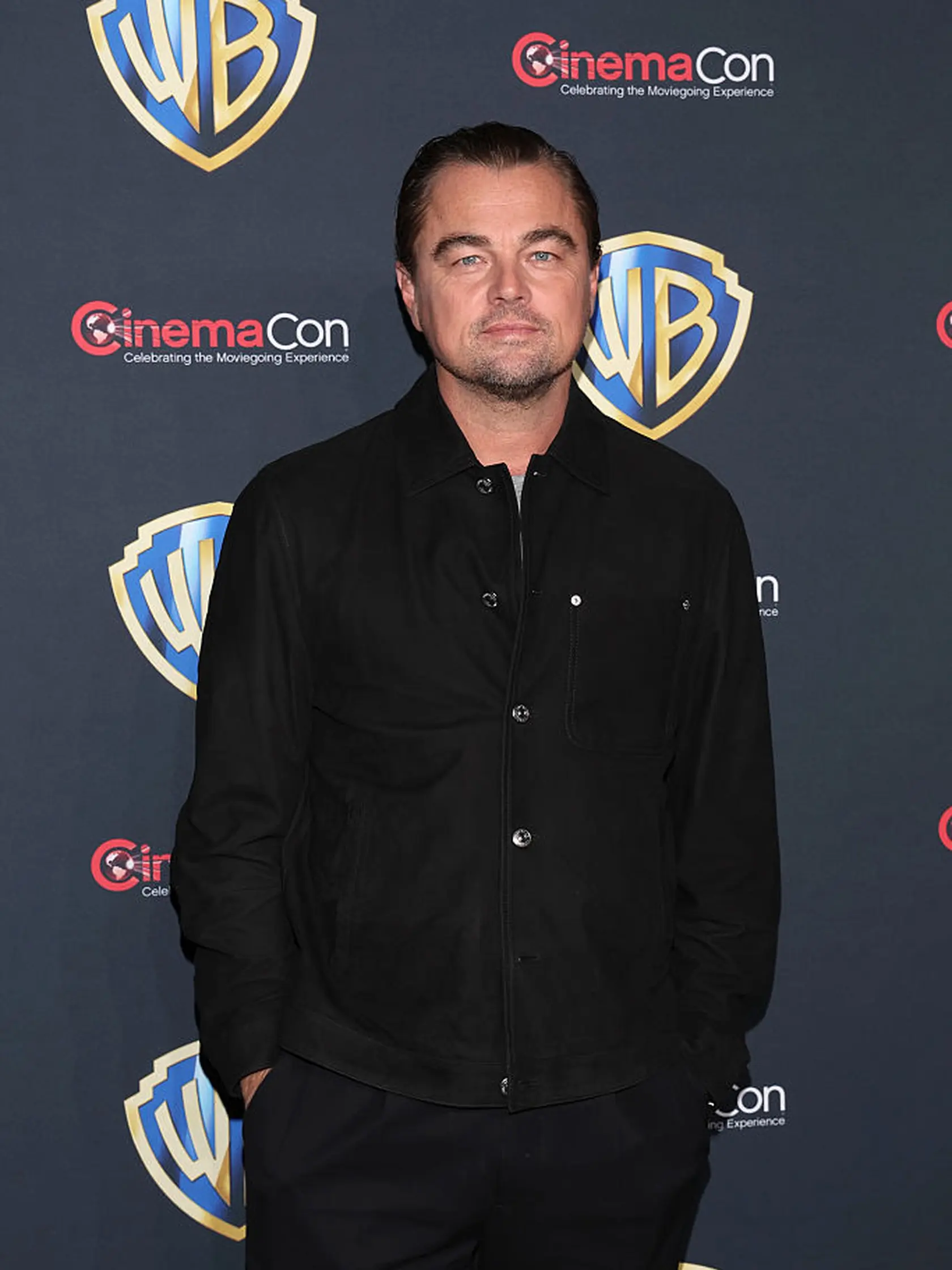 Na Leonarda DiCapria má mladá priateľka dobrá vplyv. Zbavil sa pupku.