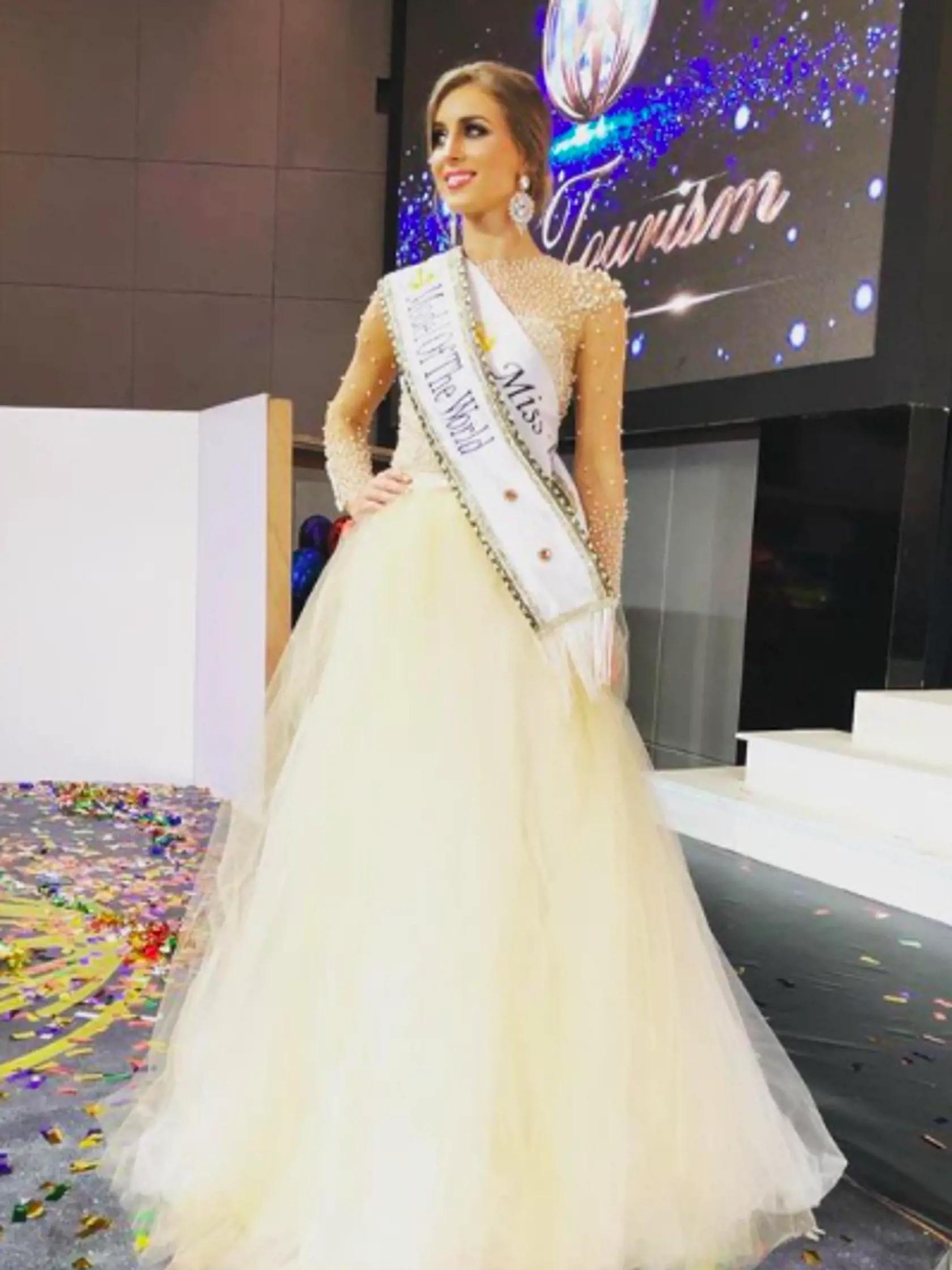 Peštová je modelka a dokonca v roku 2018 vyhrala prestížnu svetovú súťaž krásy.