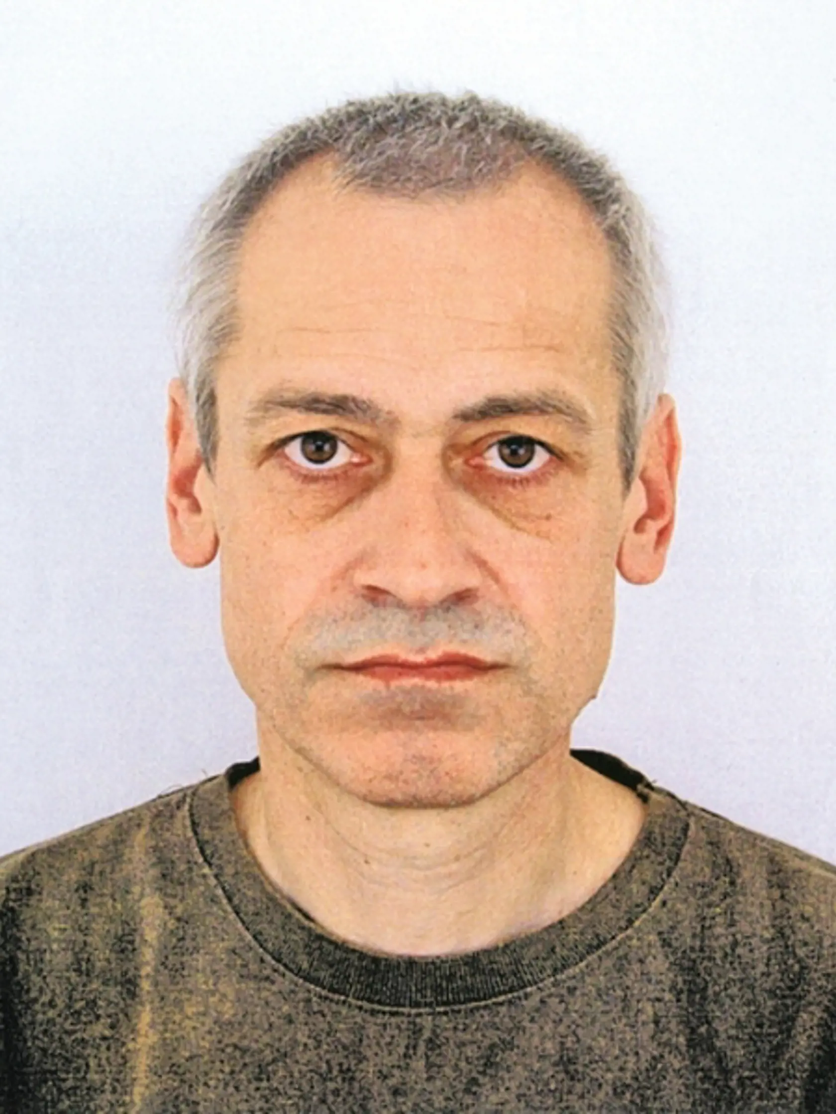 Strelec Harman bol dva roky nezamestnaný samotár a podivín. Bol vojakom v zálohe a zbieral zbrane.