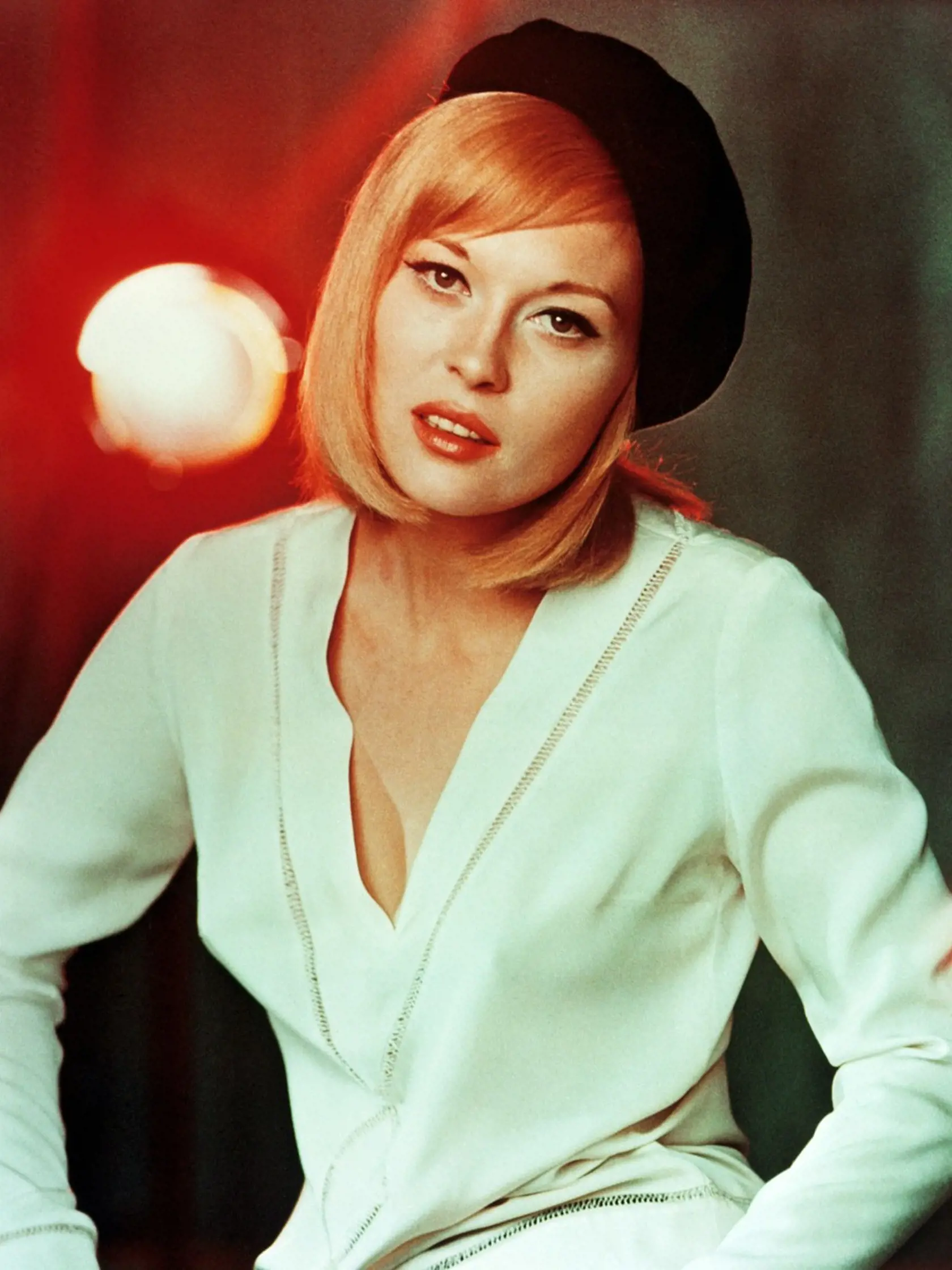 Faye Dunaway vo filme Bonnie a Clyde z roku 1967. Nezabudnuteľná je jej rola Mylady v Troch mušketieroch s Michaelom Yorkom z roku 1973 a pokračovaní Štyria mušketieri. So Stevom McQueenom a Paulom Newmanom hrala vo filme Sklenené peklo z roku 1974, objavila sa ja vo filme Aféra Thomasa Crowna z roku 1999.