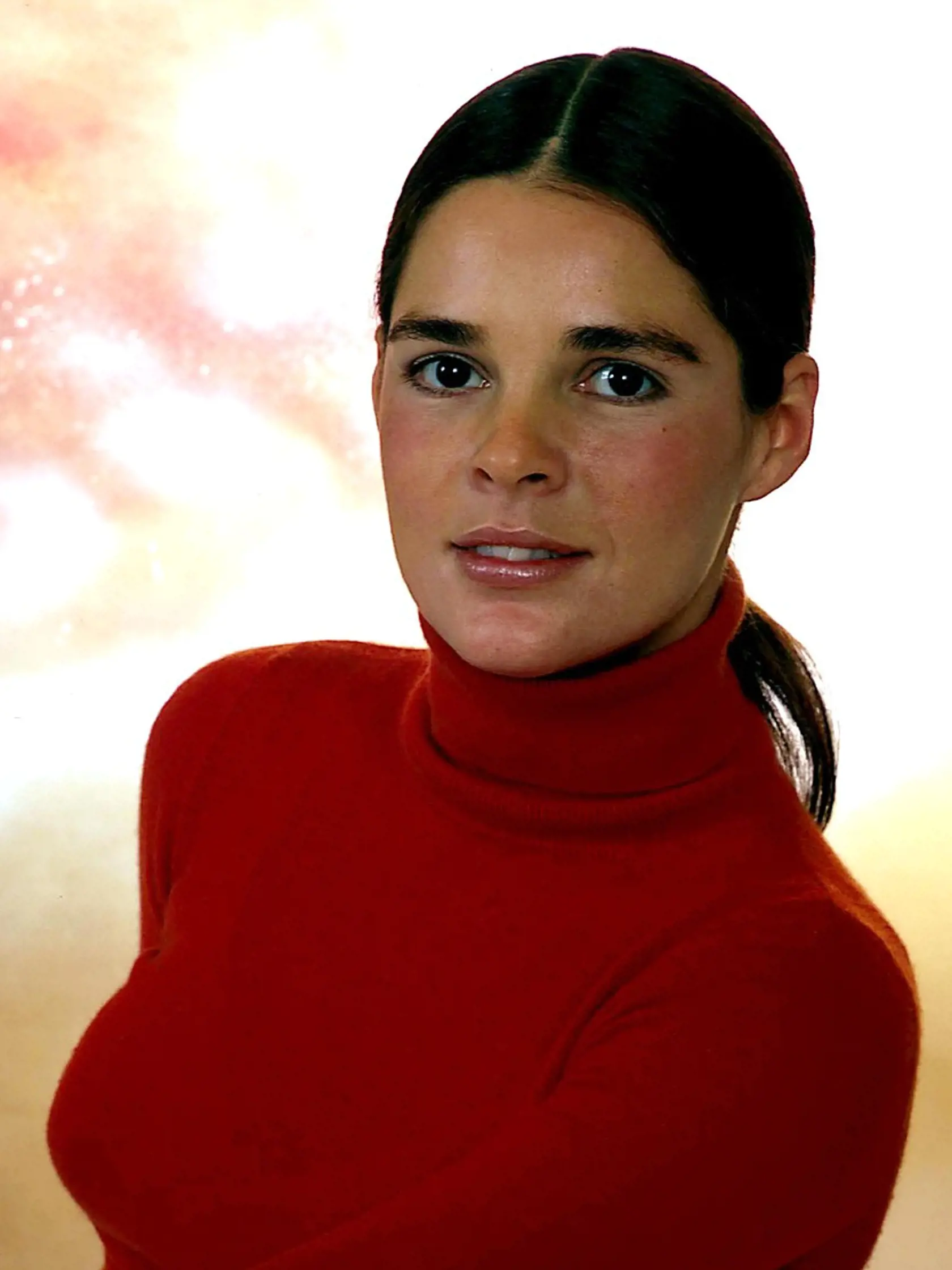 Ali MacGraw má po matke maďarských predkov. Keď mala niečo cez 20 rokov, podstúpila potrat. V autobiografii prezradila, že sa liečila zo závislosti od alkoholu a sexu. Časopis People ju v roku 1991 zaradil medzi 50 najkrajších ľudí na svete.