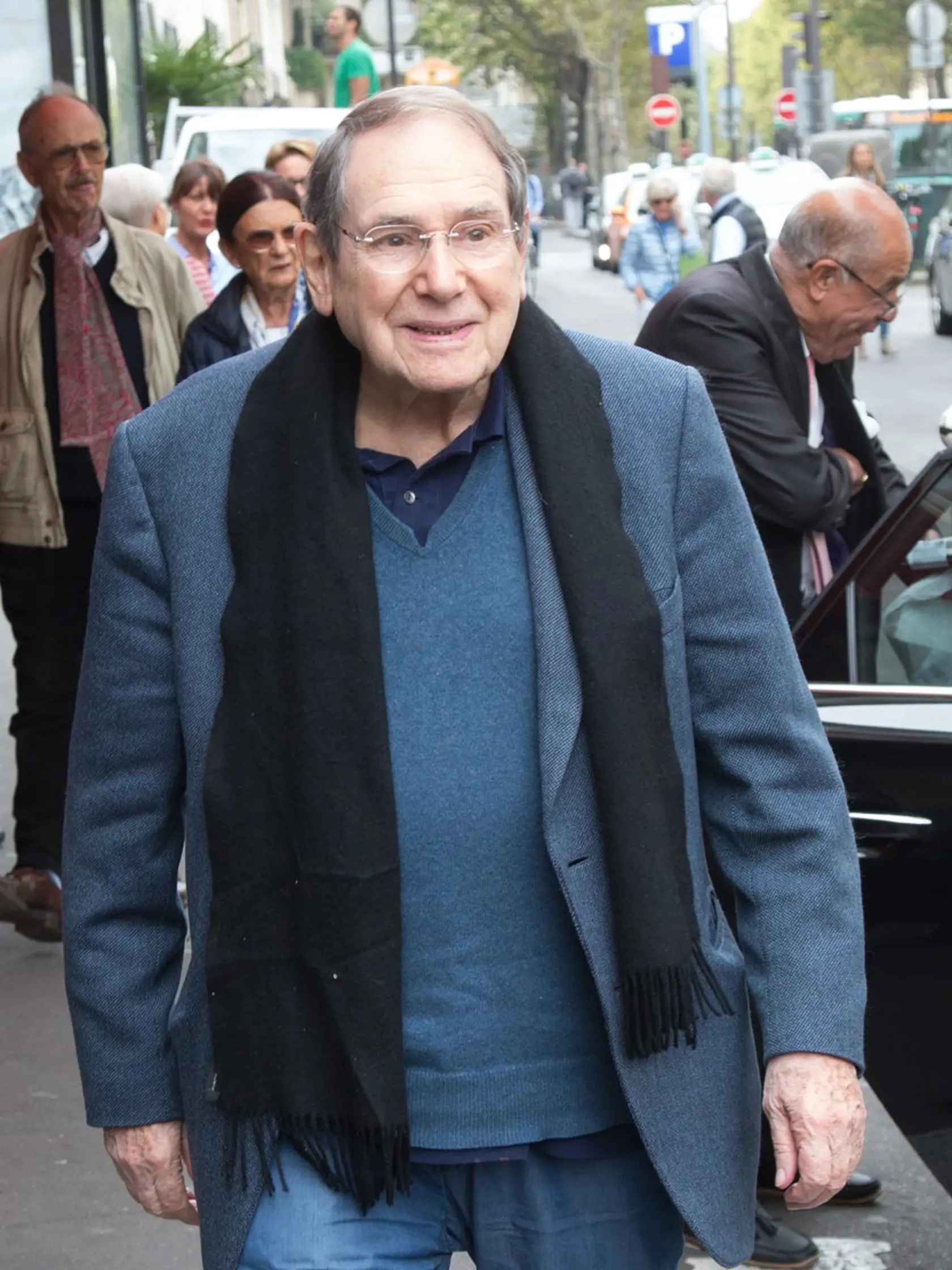 Robert Hossein (92) je tretíkrát ženatý. S prvou manželkou Marinou Vlady žil v rokoch 1955-1959, narodili sa im synovia Pierre a Igor. Druhou sa stala Caroline Eliacheff (od roku 1962 do roku 1964), majú spolu syna Nicholasa. Nasledoval krátky vzťah s Michele Watrin, ktorá zahynula pri autonehode. Jeho treťou manželkou je od roku 1976 Candice Patou, s ktorou má syna.