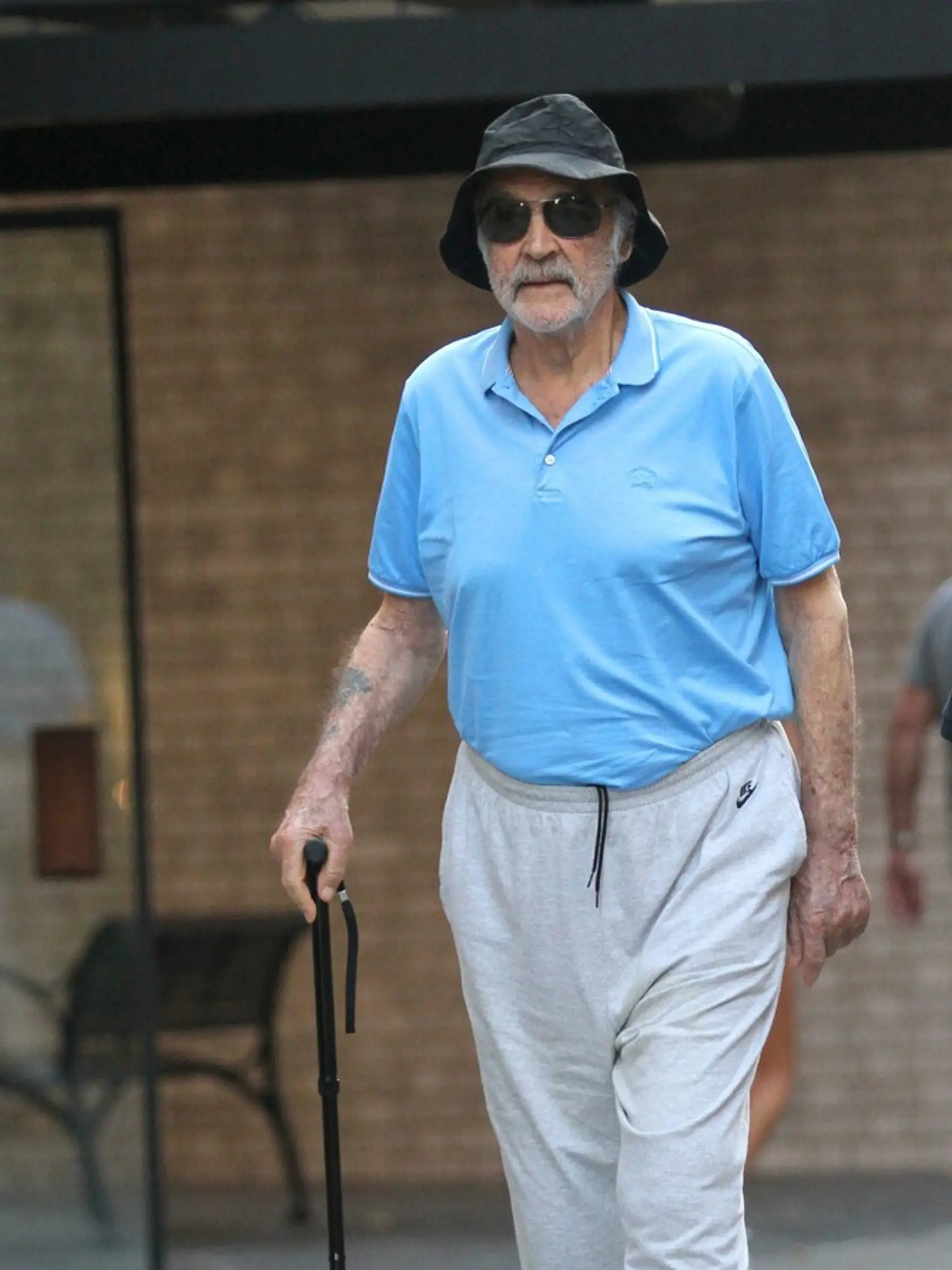 Sean Connery (89) sa nakoniec oženil s Diane Cilento (1962-1973), s ktorou má syna Jasona. Potom mal vzťah s Jill St. John, Lanou Wood, Carole Mallory a modelkou Magdou Konopka. Jeho druhou manželkou sa v roku 1975 stala maliarka Micheline Roquebrune, ktorá mu odpustila aj neveru so speváčkou Lynsey de Paul.