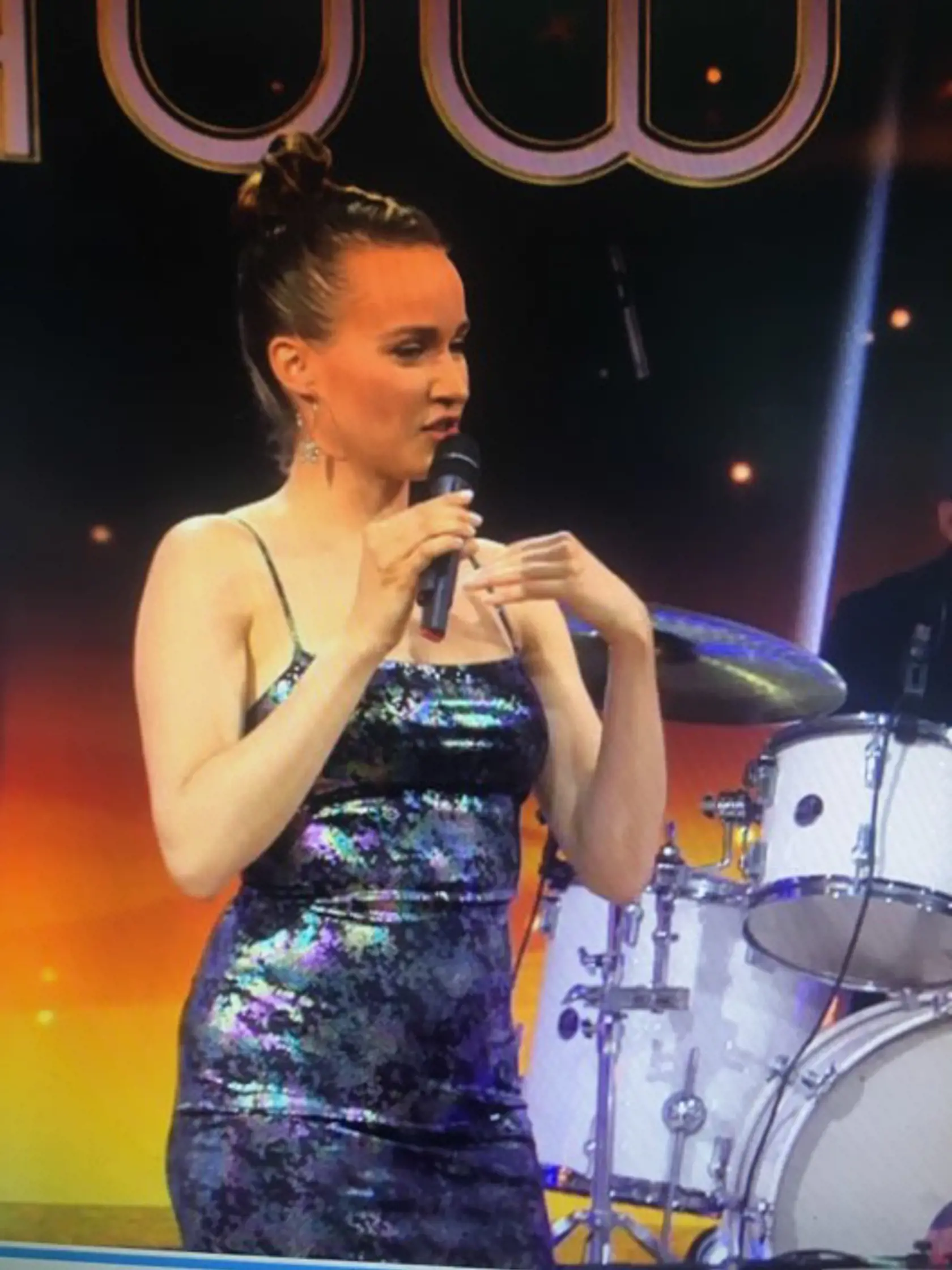 Kristína sa ukázala v ultra krátkych šatách, ktorými šliapla poriadne vedľa. Ešte jej aj nepekne zvýraznili postavu.