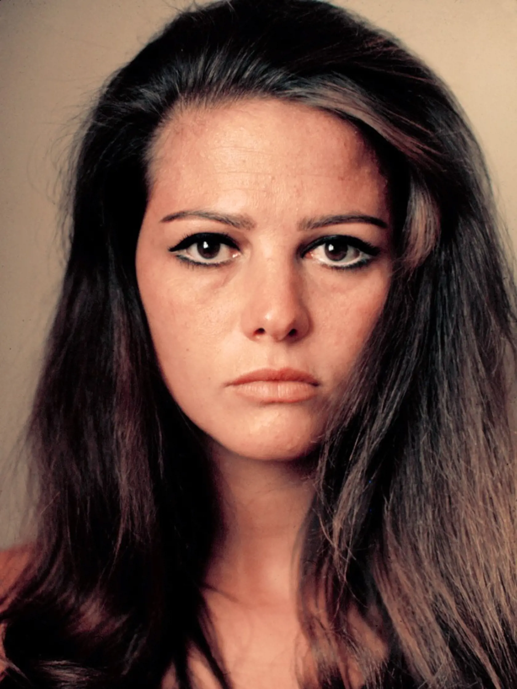 Claudia Cardinale nechcela byť herečkou, ale učiteľkou. Nakoniec sa stala sexsymbolom 60. a 70. rokov, jej vzorom bola Brigitte Bardot. Väčšinou hrala ženy s talianskym temperamentom, režiséri ju obsadzovali pre jej exotický pôvab, ktorý vôbec neladil s hlbokým chrapľavým hlasom.