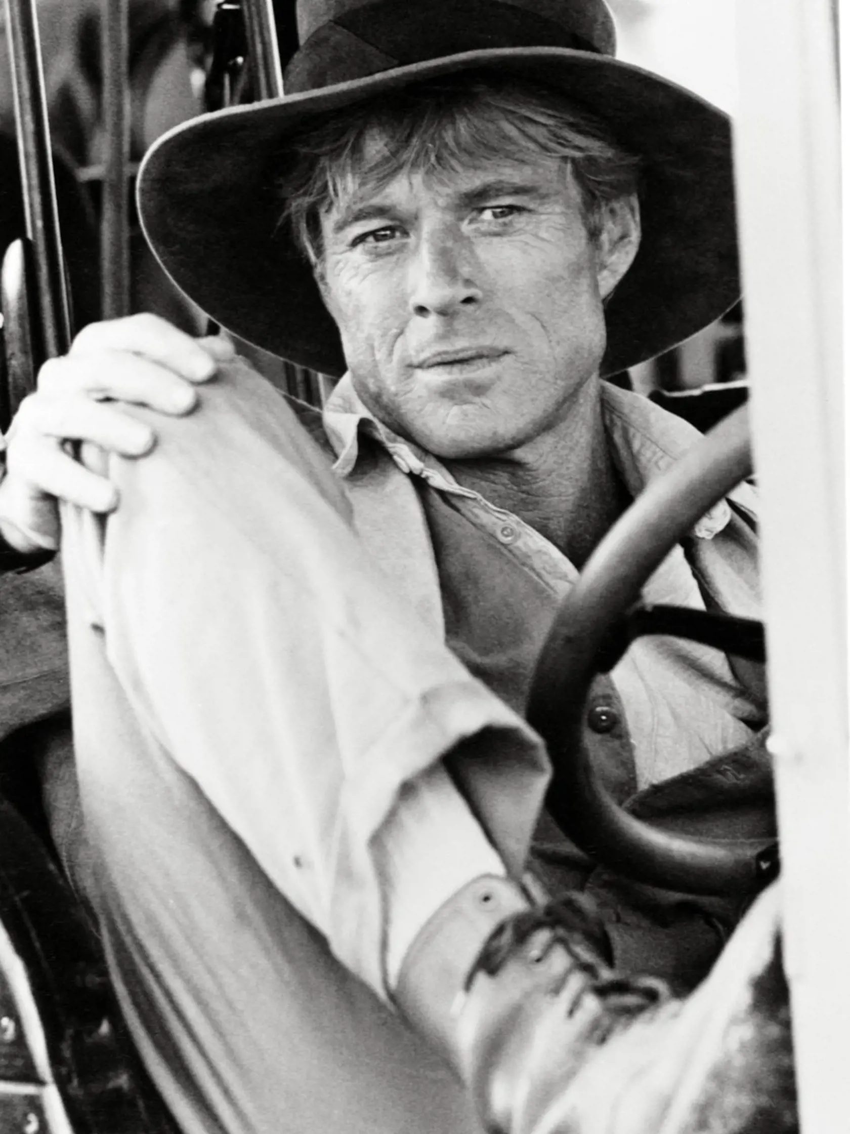 Robert Redford vo filme Spomienky na Afriku (1985). Ďalšie slávne filmy: Takí sme boli, Tri dni kondora, Elektrický jazdec, Všetci prezidentovi muži, Brubaker, Zaklínač koní, Hrdinovia a zbabelci, Všetko je stratené. V roku 2012 dostal Oscara za celoživotné dielo.