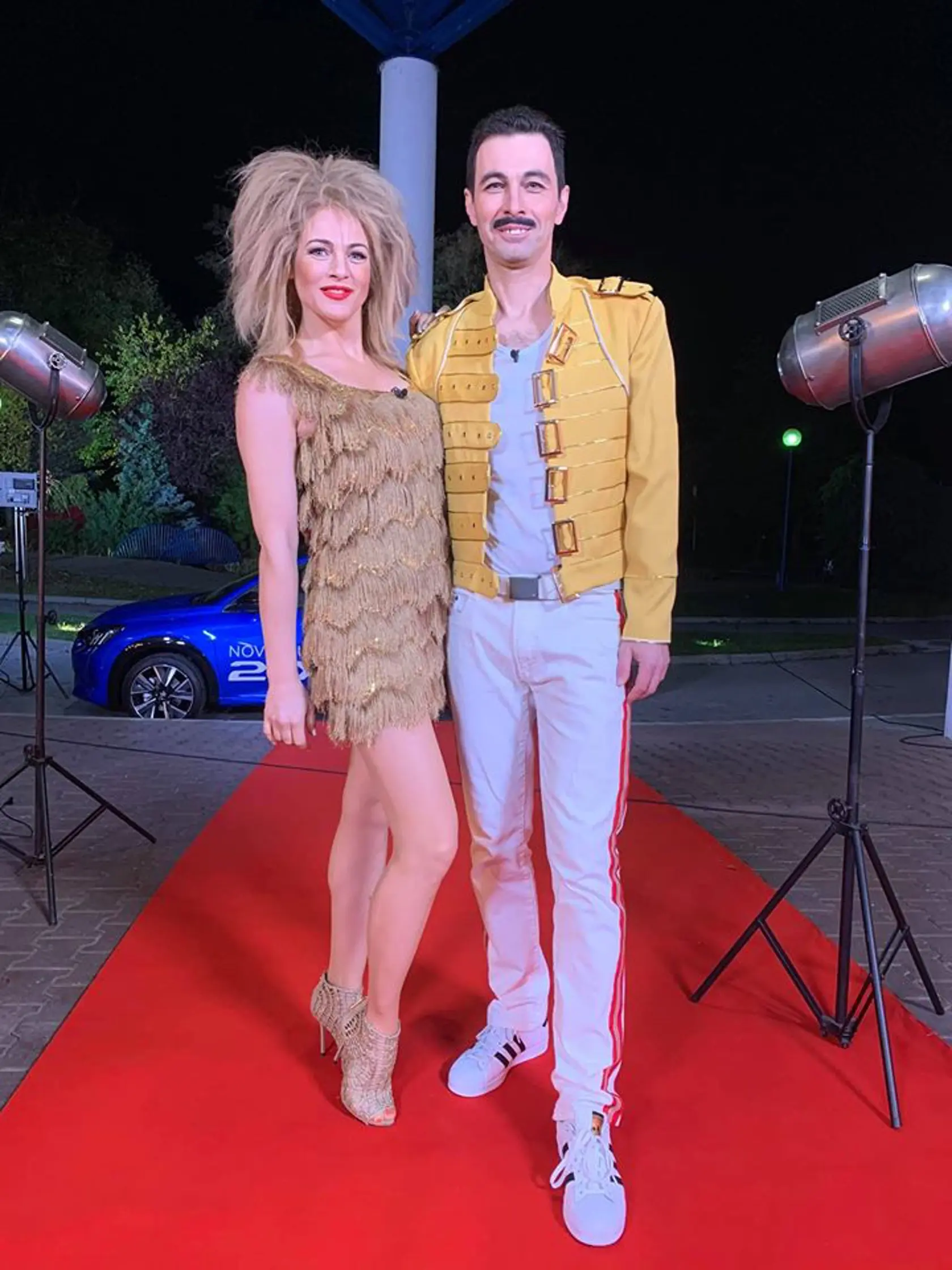 Adriana Poláková a Daro Richter ako Tina Turner a Freddie Mercury. V týchto premenách moderovali piatkové Teleráno.