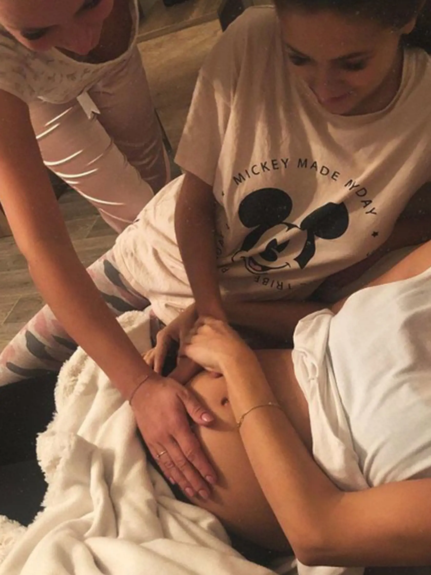 Podľa fanúšikov Monika Bagárová počas tehotenstva opeknela, a hovorí sa, že dievčatá mamám berú krásu, ale chlapci im ju pridávajú, a tak Monika bude mať určite chlapca... A ďalší sa pridávajú s tým, že aj podľa tvaru bruška to bude chlapček. Nuž, uvidíme.