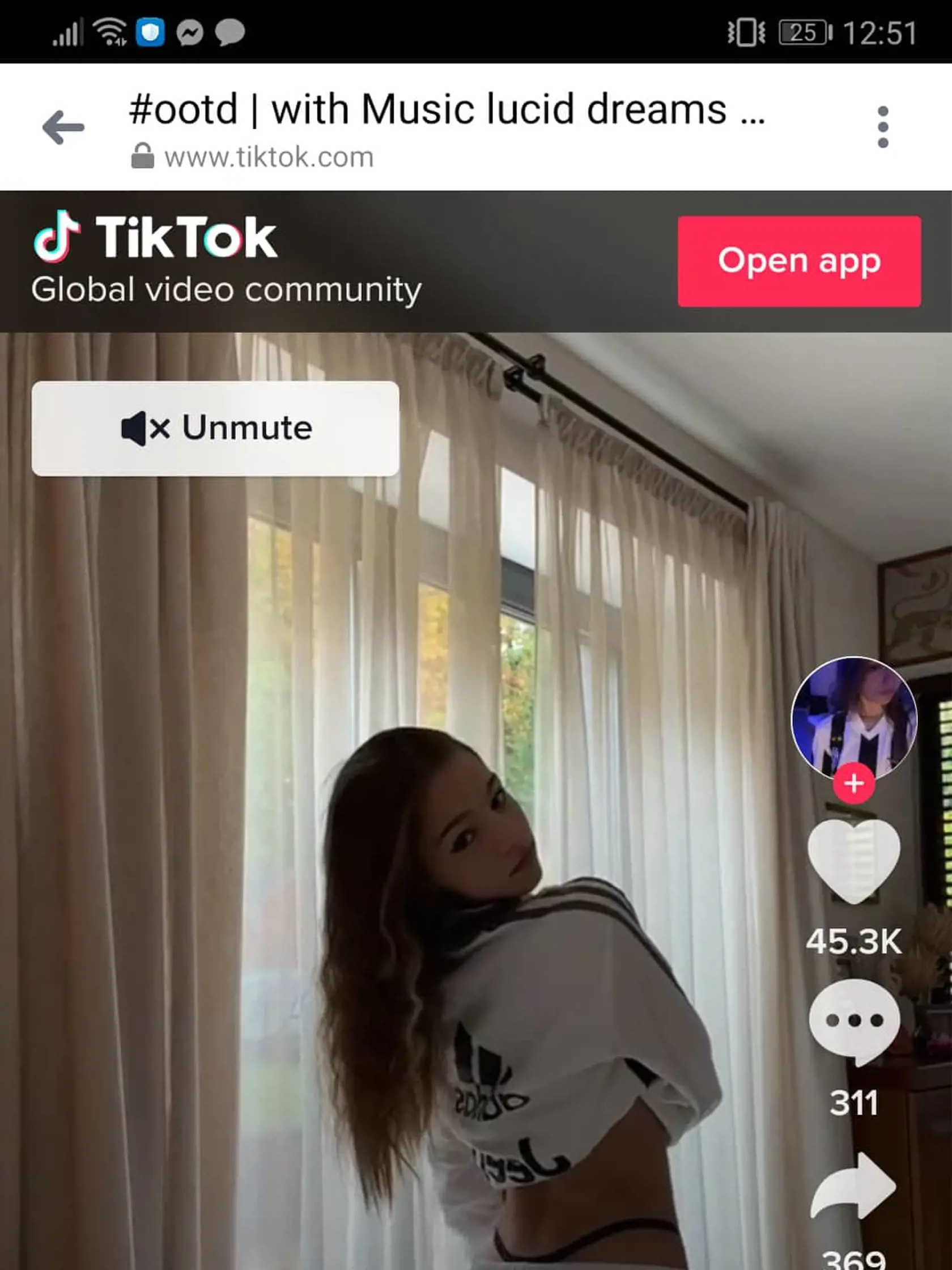 Takto Laura provokuje na sociálnej sieti.