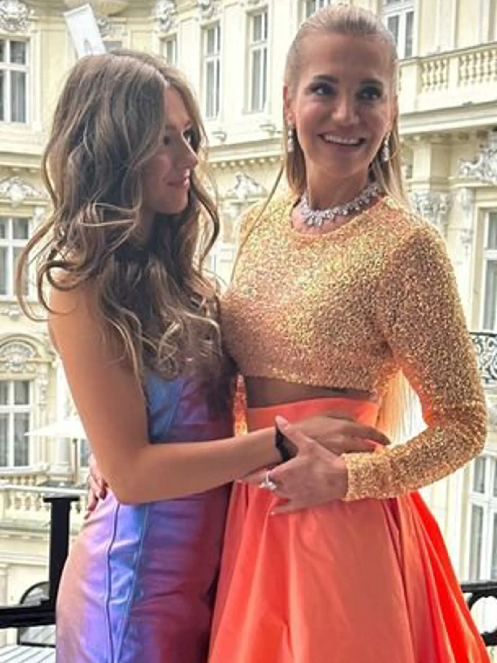 Festival Karlovy Vary: Dara Rolins prišla aj s dcérou Lolou. Tá mala na červenom koberci premiéru.