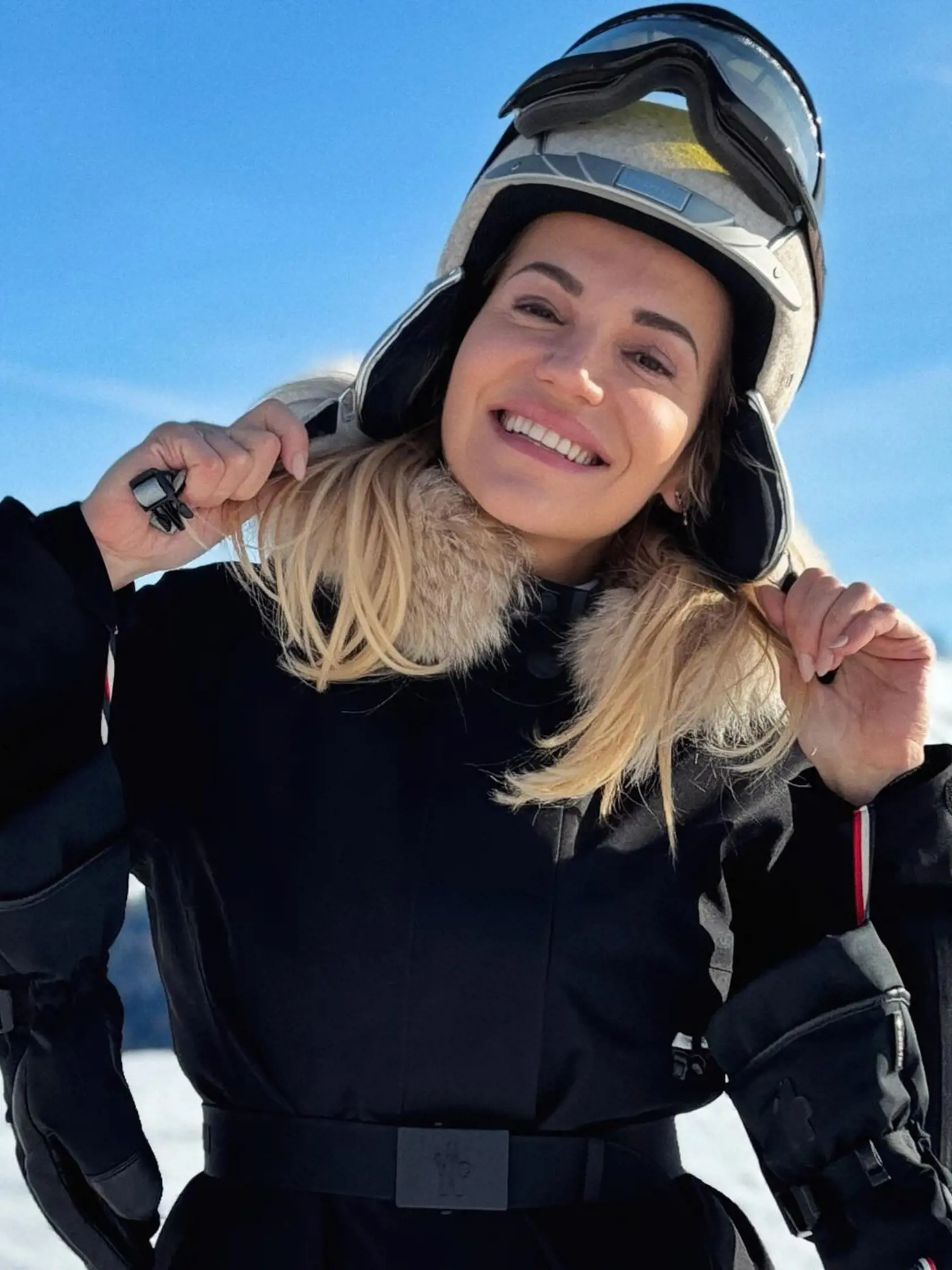 Dara Rolins si zo seba urobila srandu. I keď jej to vraj na lyžiach nejde, tak aspoň vyzerá reprezentatívne.