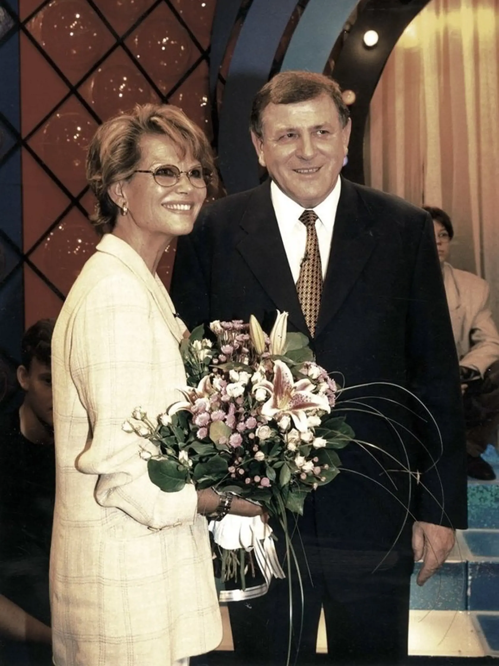 Pozvanie na Slovensko prijala aj svetoznáma talianska herečka Claudia Cardinale (82) – hviezda westernovky Vtedy na západe, a to za 6,3 milióna korún.