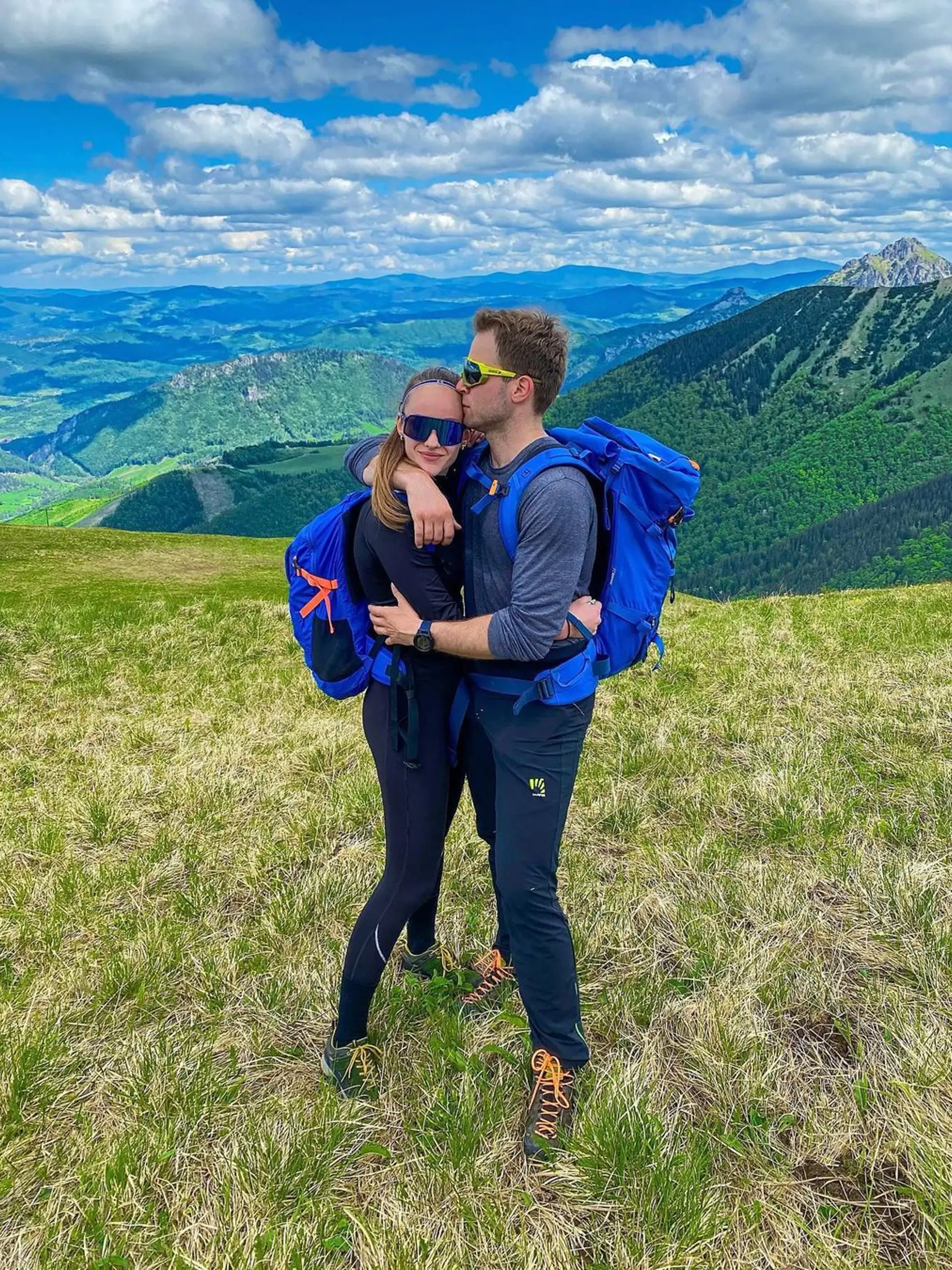 Tomáš Bezdeda s priateľkou