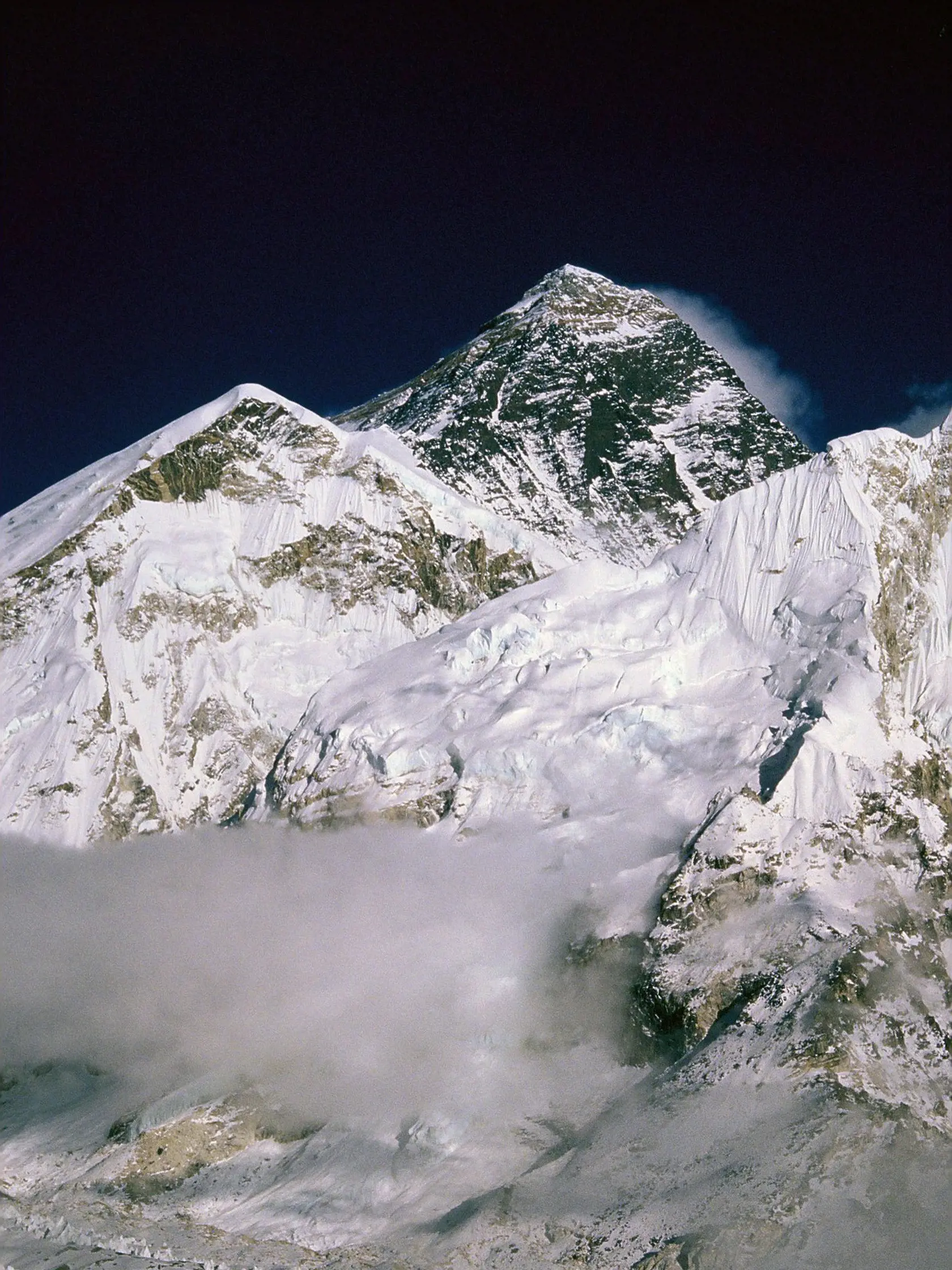 Mount Everest: Stále priťahuje pozornosť ľudí z celého sveta.