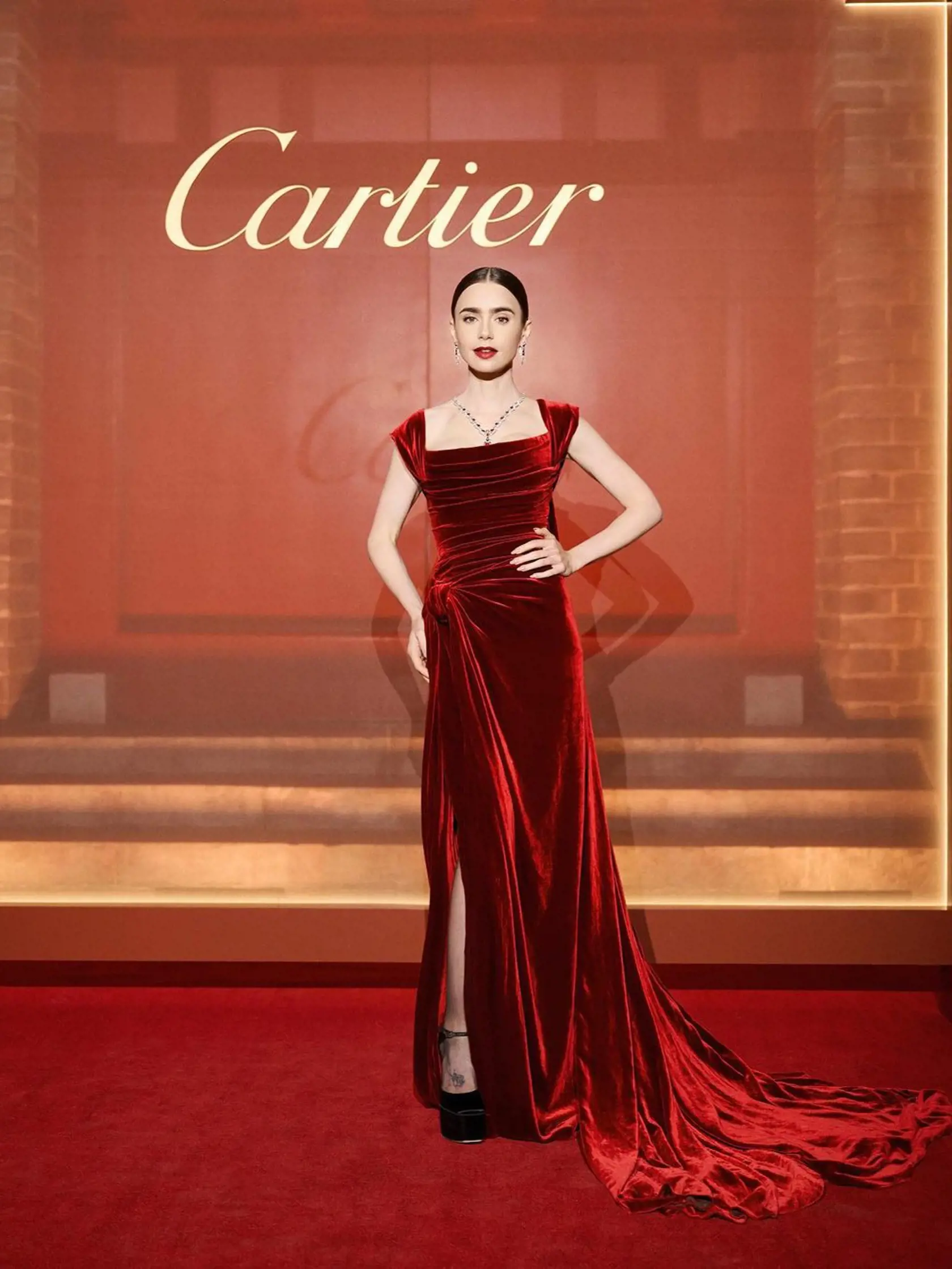 Emily in Paris alias Lily Collins so svojimi najvzácnejšími osobami