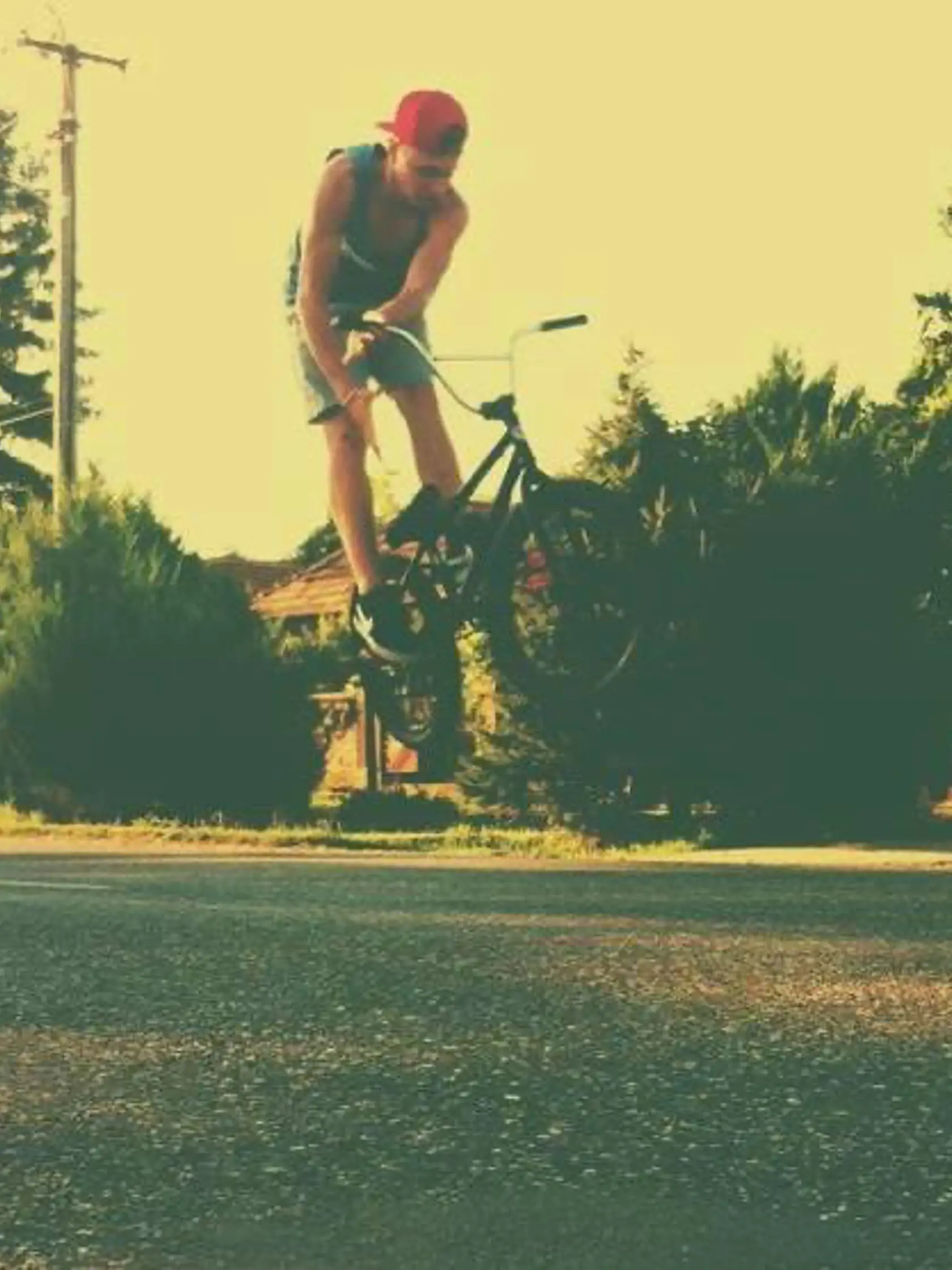 Bike miloval odjakživa. Jazde na bmx sa začal venovať ešte ako dieťa, neskôr vymenil bicykel za motorku.