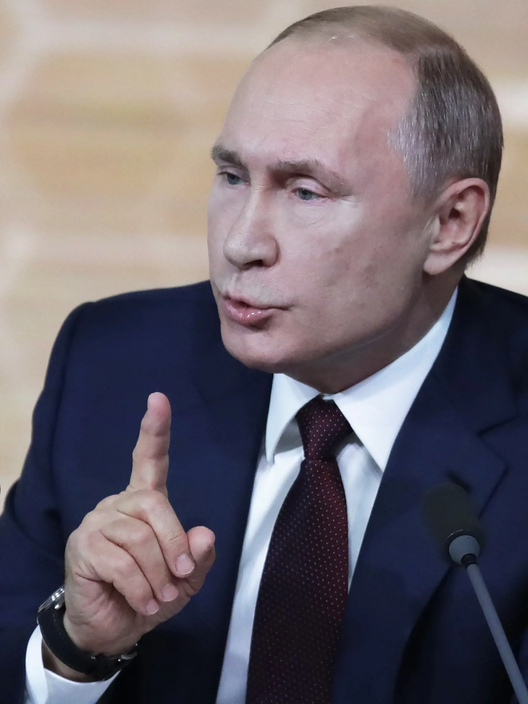 EBE 3 Moskva - Unipolárny svet už neexistuje, keďže globálny hospodársky vývoj viedol k nastoleniu multipolárneho svetového poriadku, vyhlásil vo štvrtok 19. decembra na svojej výročnej tlačovej konferencii v Moskve ruský prezident Vladimir Putin (na snímke). Po rozpade Sovietskeho zväzu panovala ilúzia, že tento (unipolárny) svet je možný a mohol by existovať dlhú dobu. Bola to však len ilúzia. Vždy som to hovoril a nedávne udalosti to potvrdzujú," povedal šéf Kremľa. Multipolárny svet je podľa