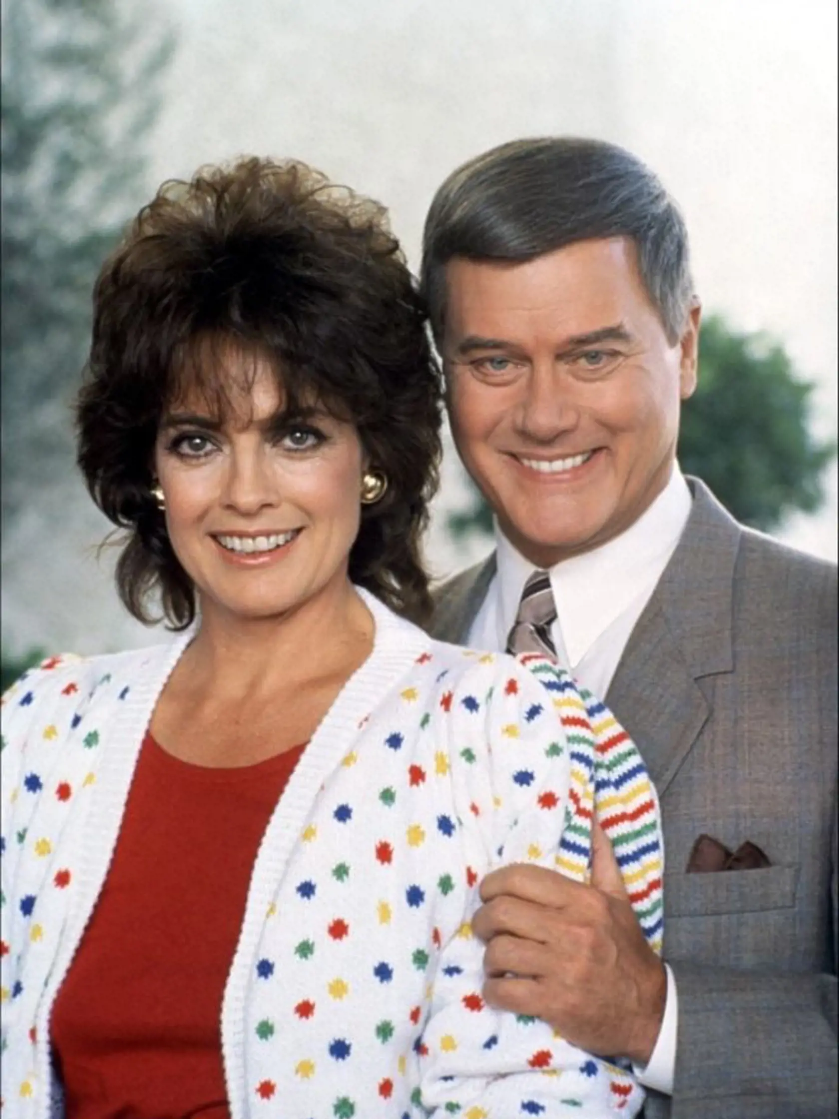 Kto by si nespomínal na Sue Ellen Ewing? Krásna manželka J. R. Ewinga v kultovom seriáli "Dallas" musela znášať vyčíňanie svojho záletného muža. Priviedlo ju to až k tomu, že podľahla alkoholu. To bolo v 80. rokoch a odvtedy ubehlo veľa času. Linda Gray už má 82 rokov .
