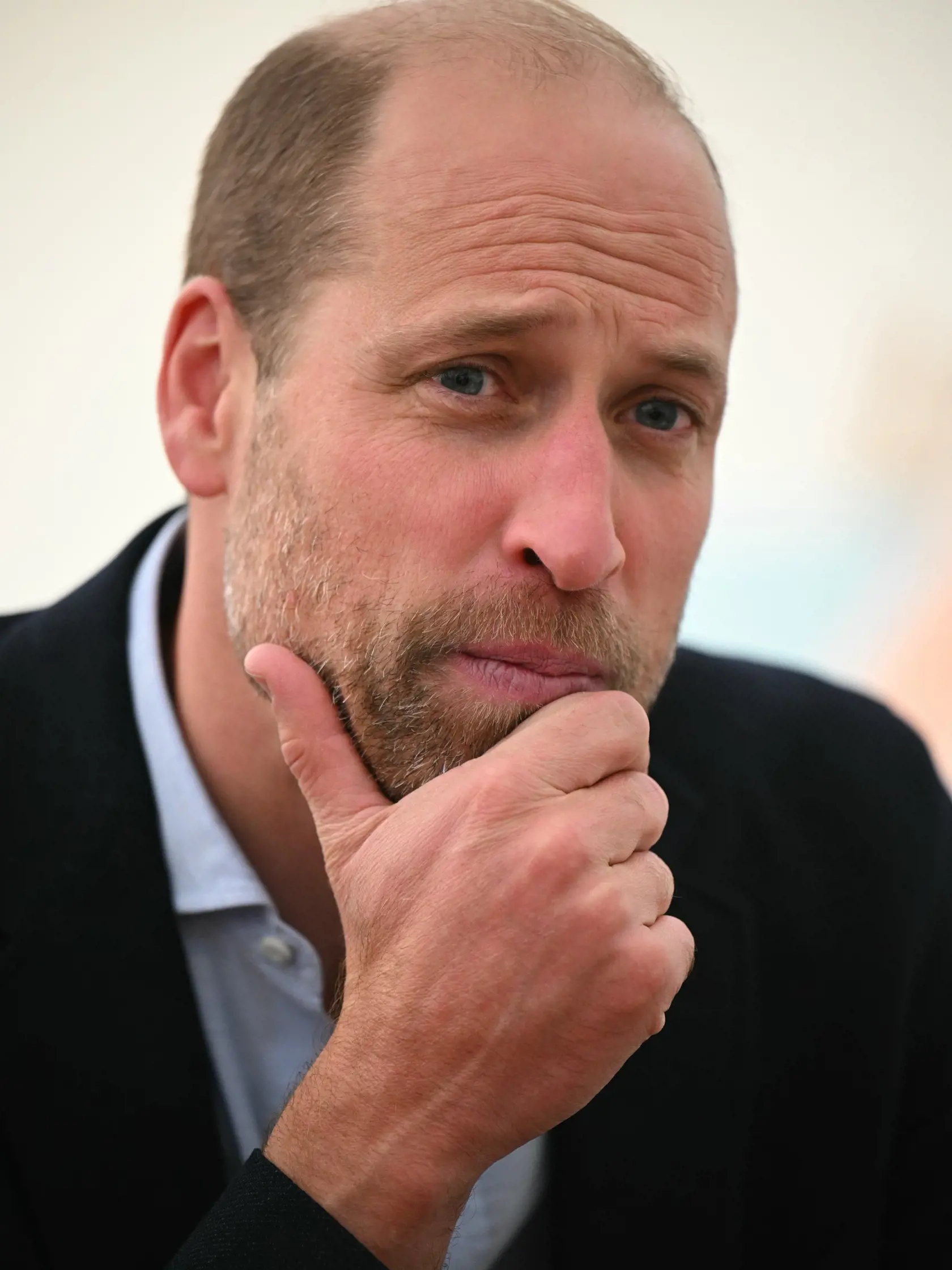 Samotný bývalý zástupca Combsa, Rob Shuter, povedal: "Diddy bol posadnutý princom Harrym a princom Williamom." Hudobný producent sa pokúsil „viac ako 10-krát“ presvedčiť princov, aby sa zúčastnili odviazanej zábavy. Hoci sa princovia Harry a William mali počas roku 2000 zúčastniť množstva „divokých večierkov“, žiaden by sa pravdepodobne nevyrovnal noci organizovanej hudobníkom.