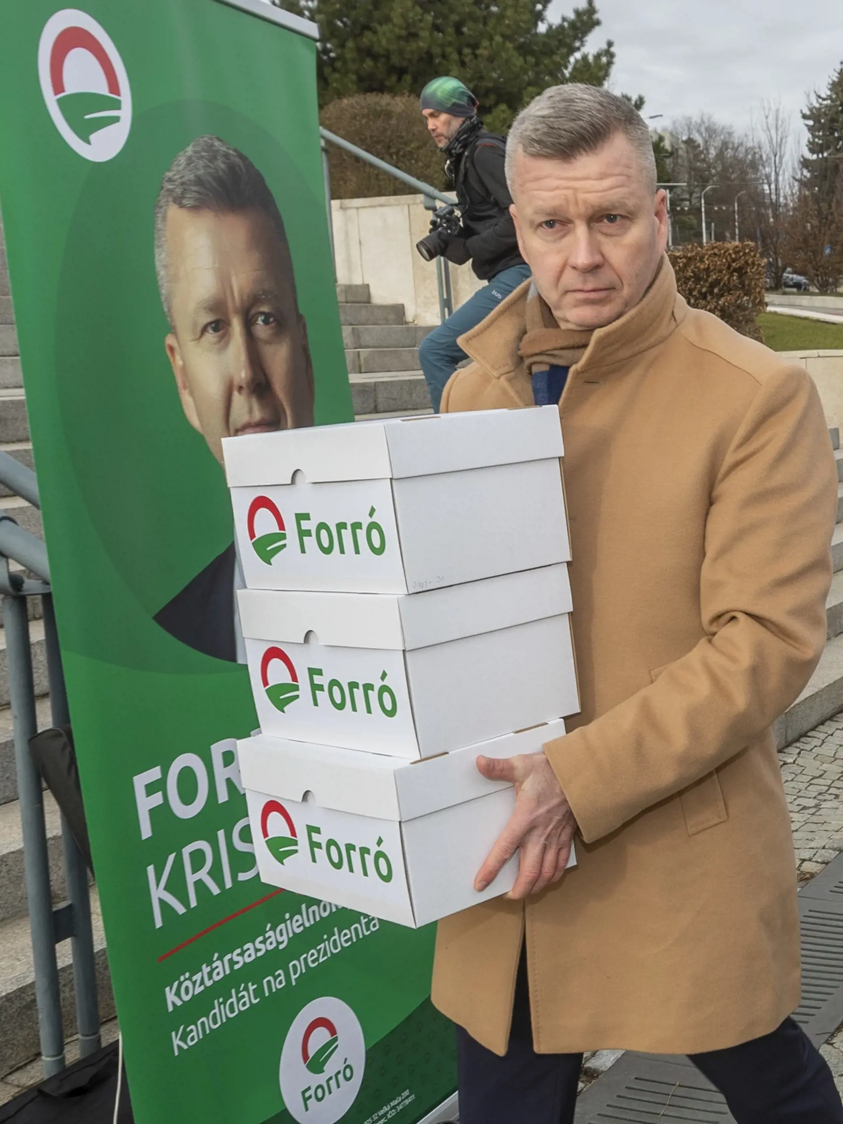 Krisztián Forró odovzdal podpisy potrebné na prezidentskú kandidatúru už minulý piatok. Jeho cieľom je reprezentovať maďarskú komunitu.