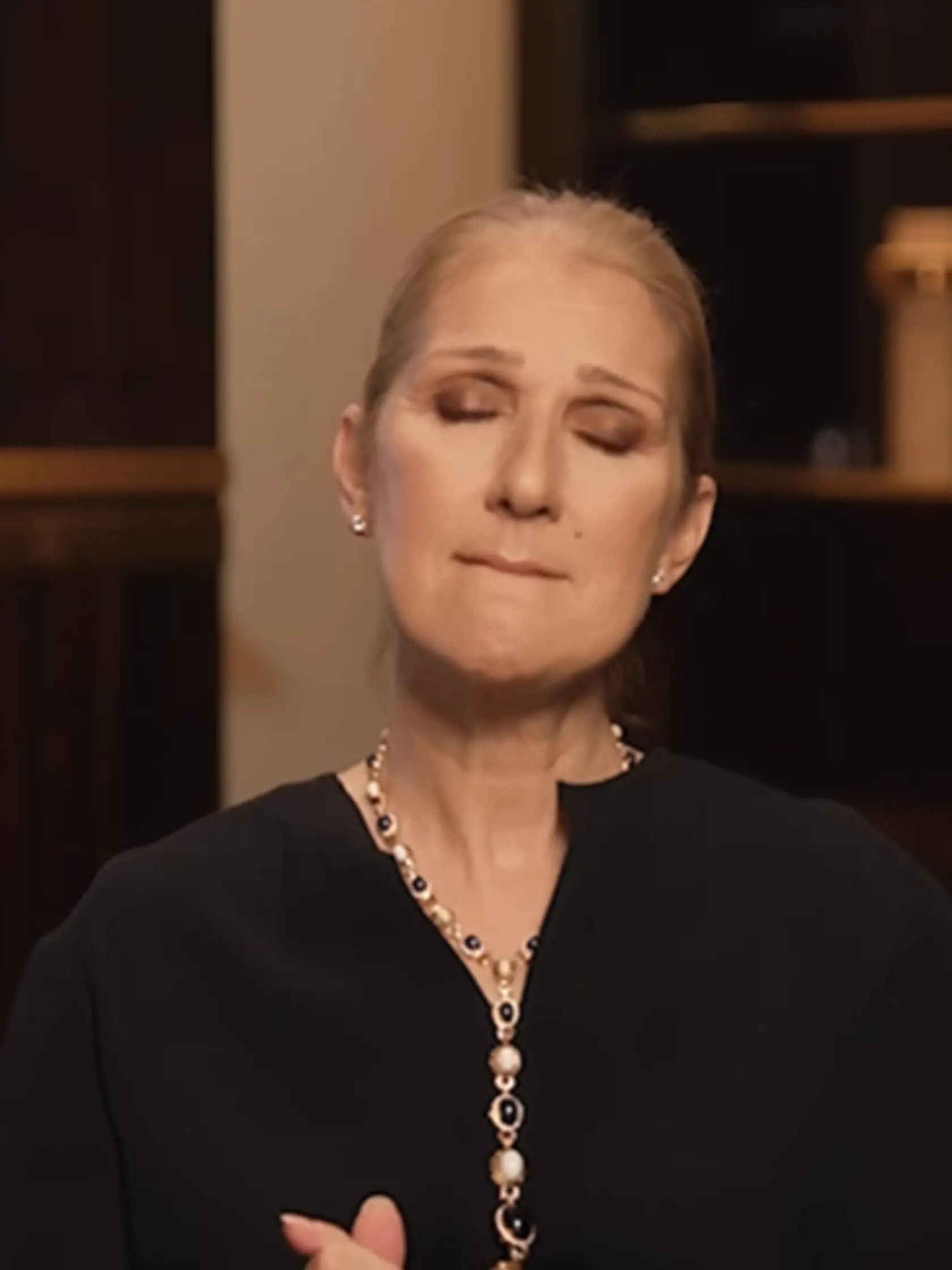 Céline sa snažila byť v príhovore fanúšikom statočná, no bolo vidieť, že sa trápi.