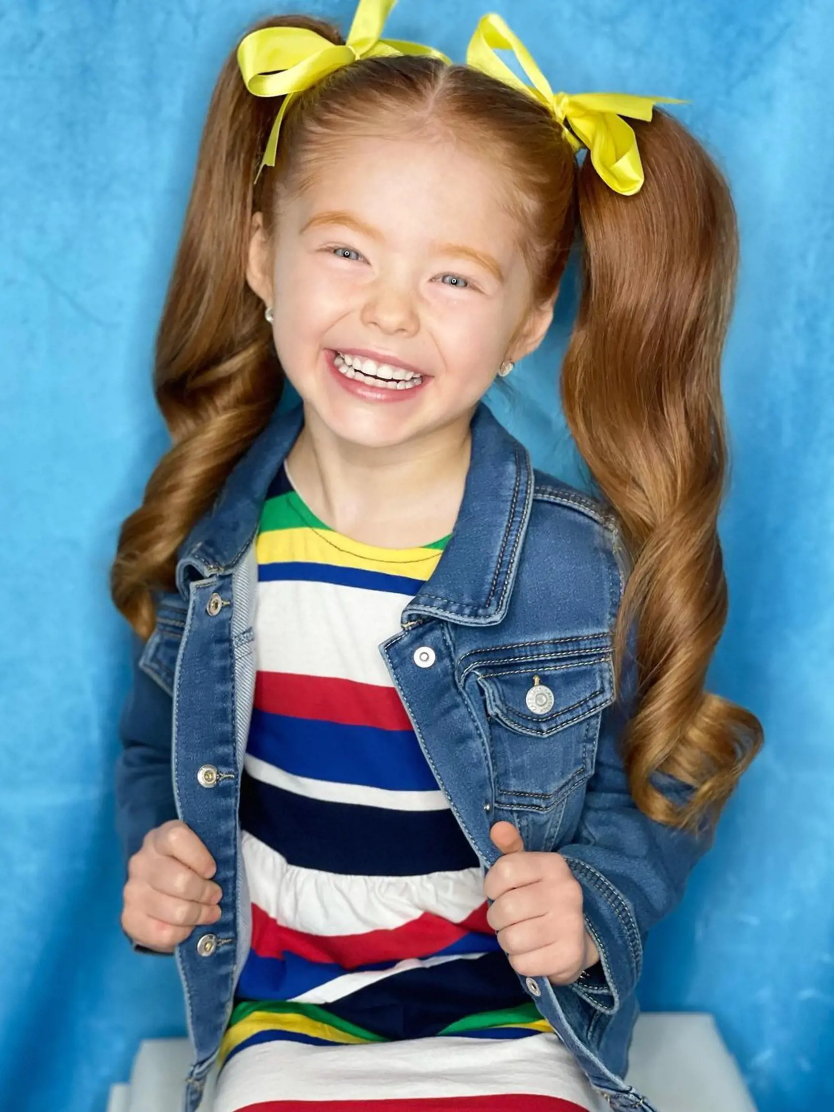 Kynlee Heiman bez mejkapu.
