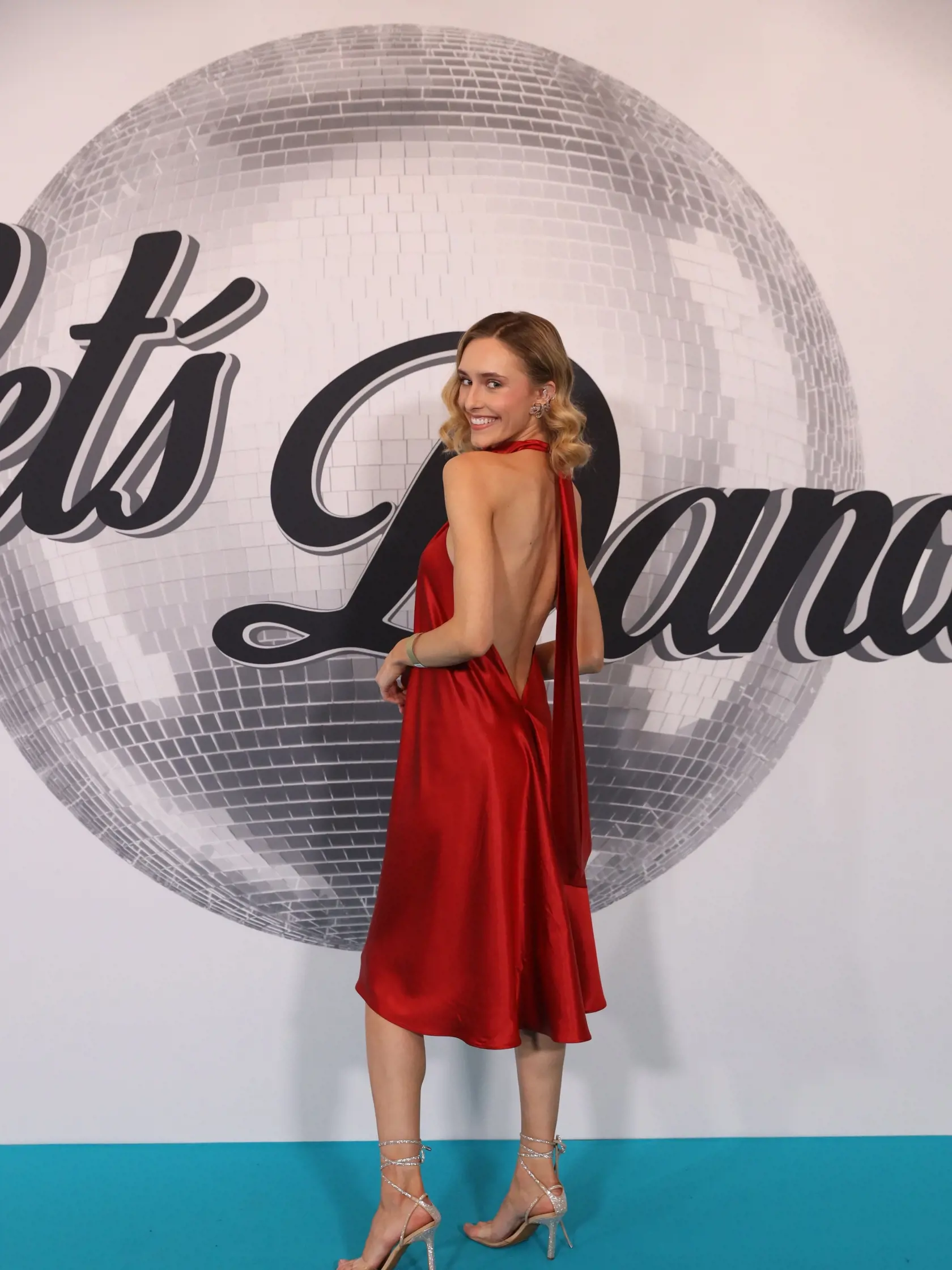 Let´s Dance, 2. kolo, outfity z modrého koberca