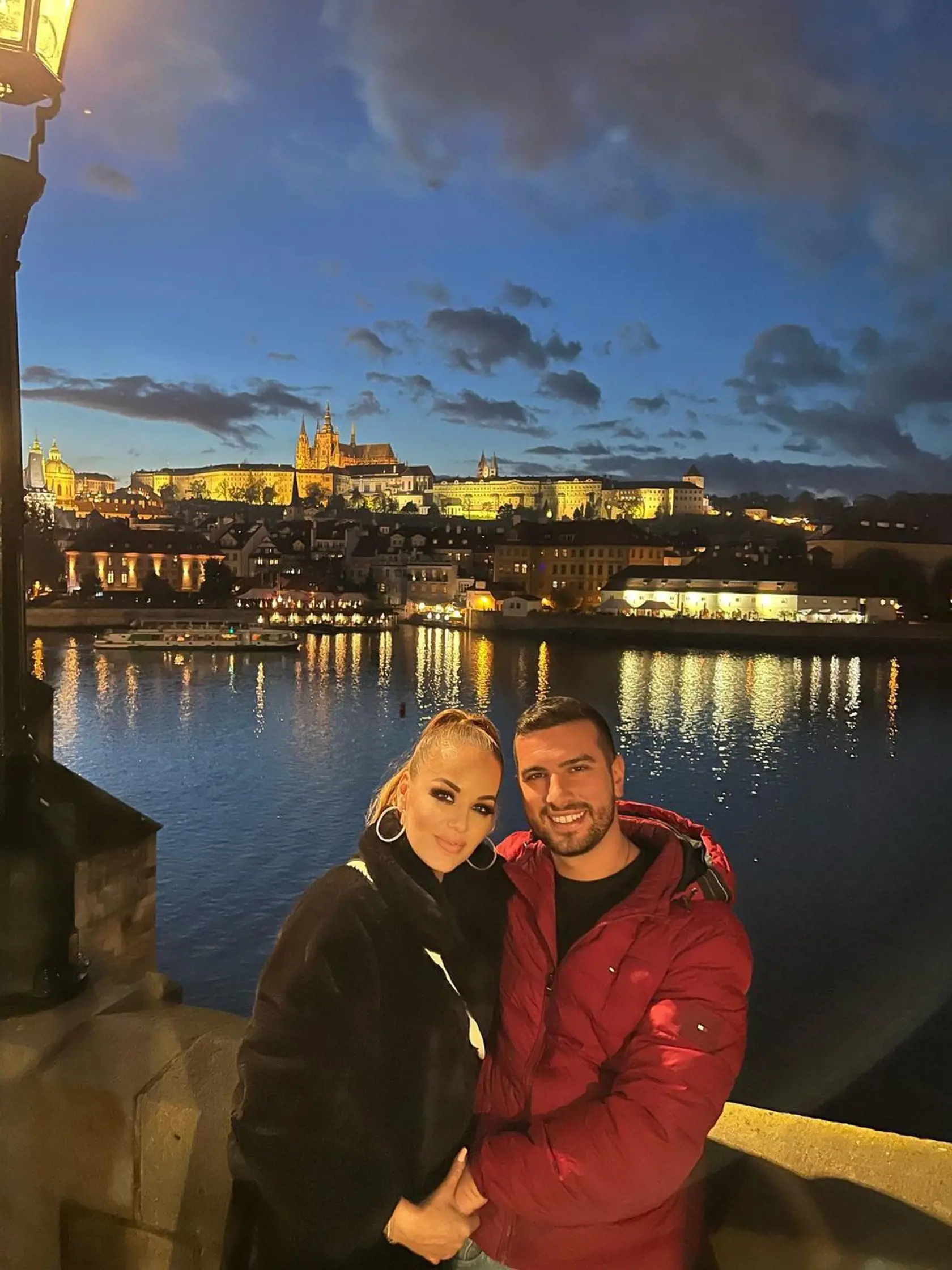 Karin Haydu a jej priateľ David v Prahe.