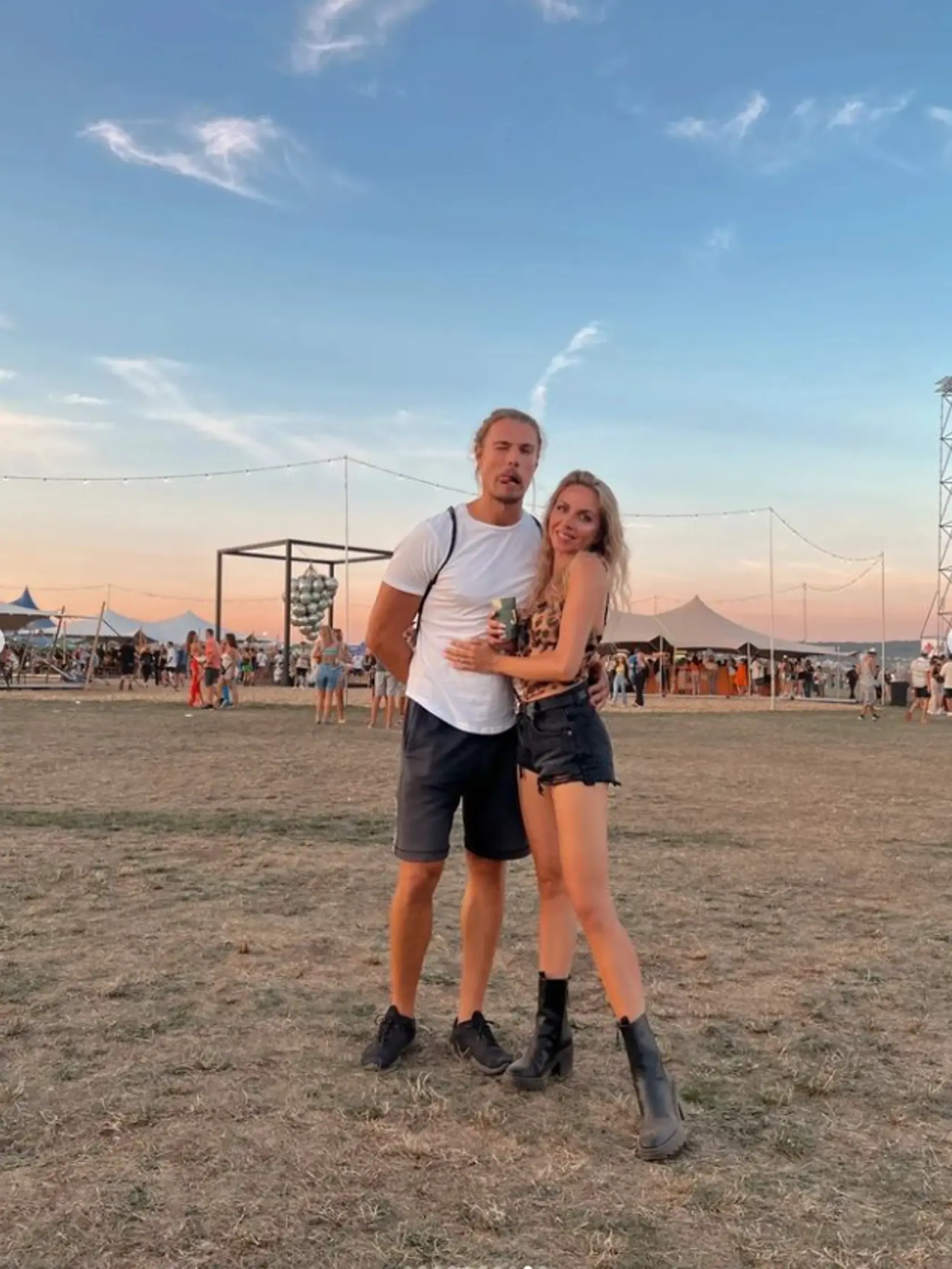 Ján Bakala a jeho manželka nepohrdnú ani hudobný festivalom.