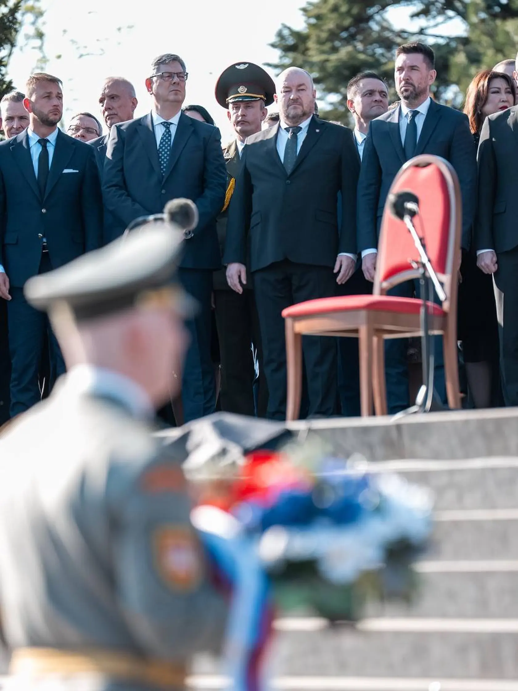 Minister športu Rudolf Huiliak si 4. apríla na Slavíne uctil pamiatku padlých pri príležitosti 80. výročia oslobodenia Bratislavy Červenou armádou. „ Oslobodenie hlavného mesta Slovenska nebolo len vojenskou operáciou – bol to silný symbol porážky fašizmu a začiatok novej etapy pre slovenský národ," uviedol na sociálnej sieti.